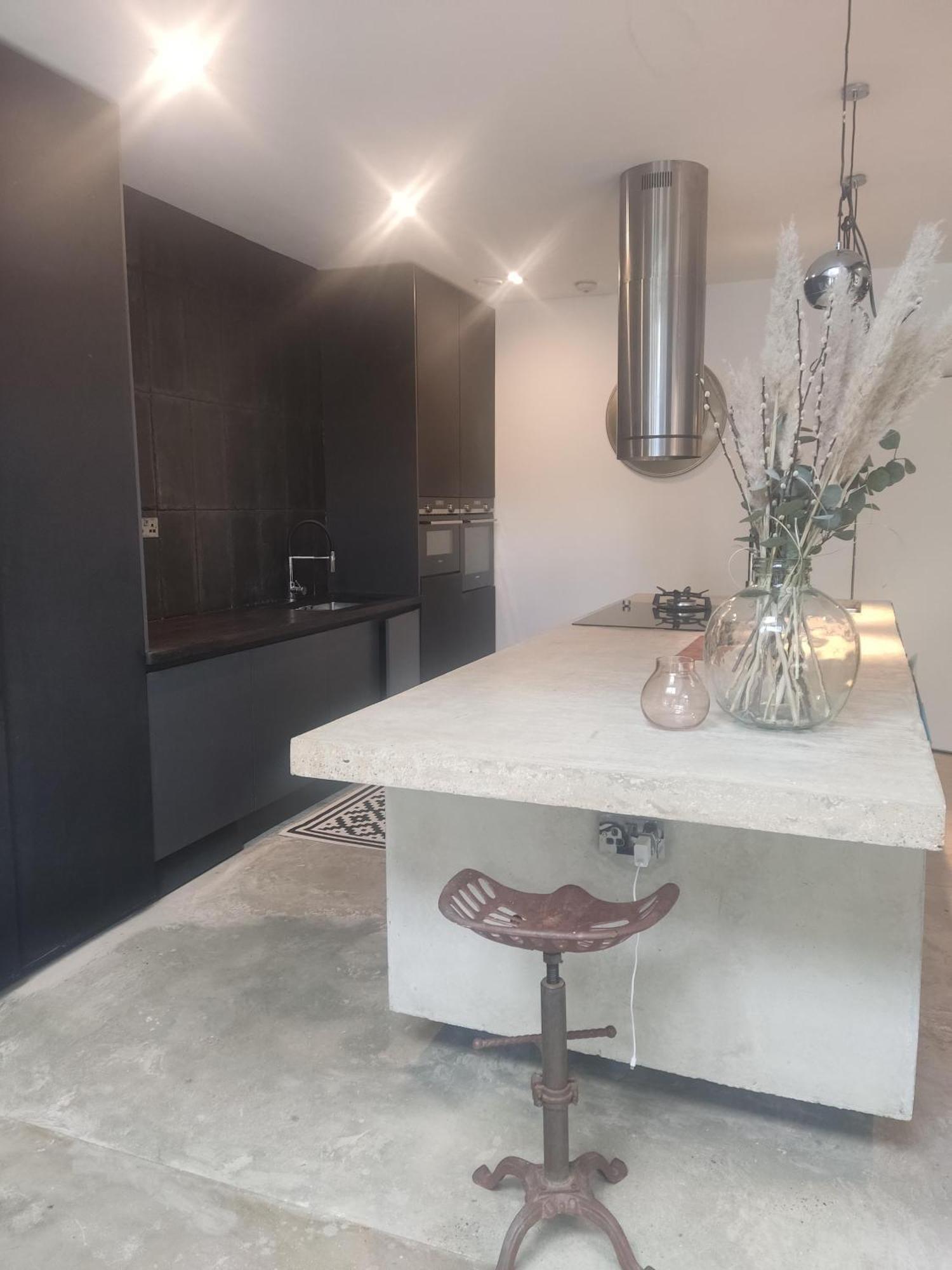 Remarkable 7-bed House In * Londres