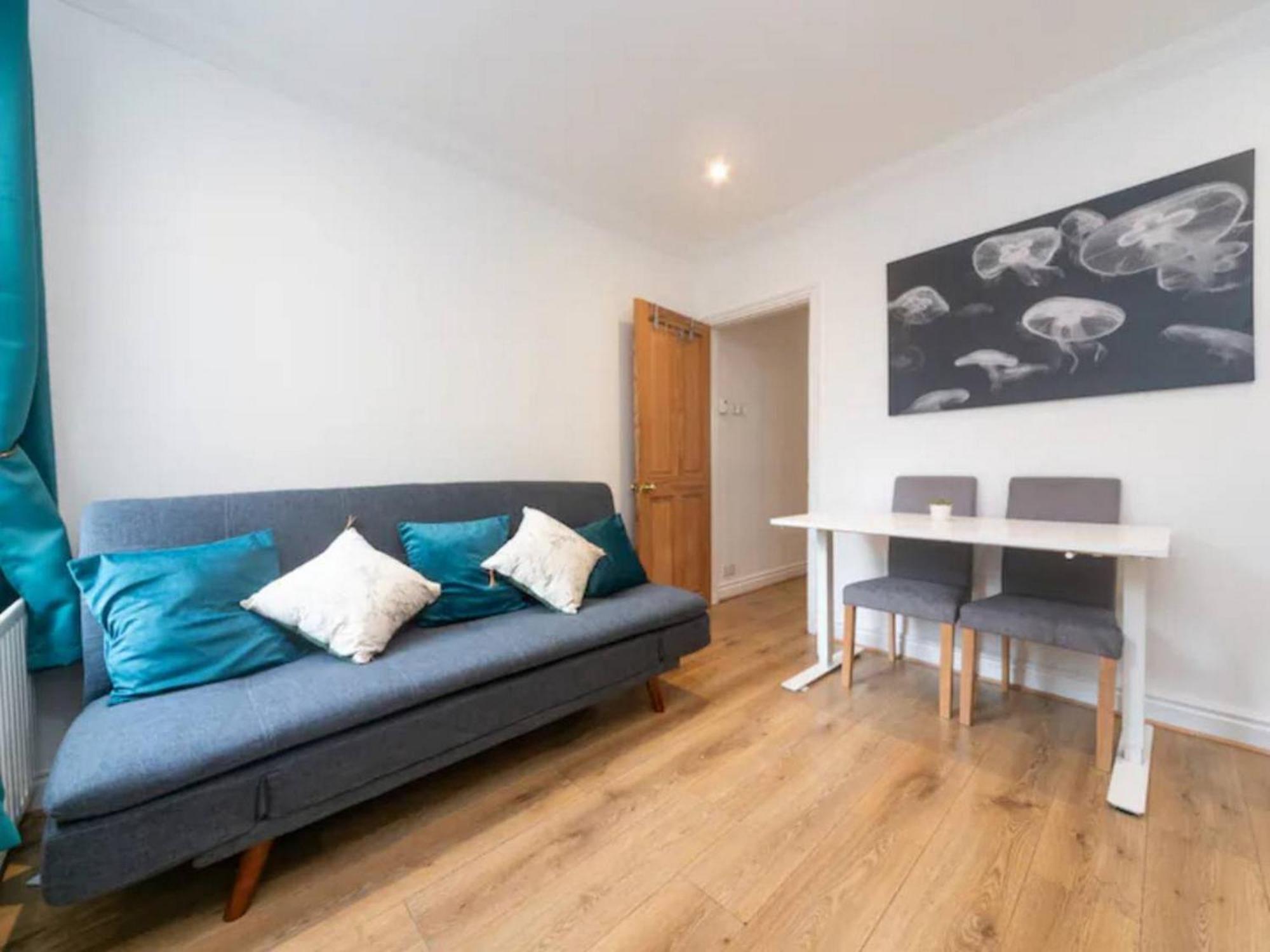 Holiday home Charming Period Near Surbiton With Garden *