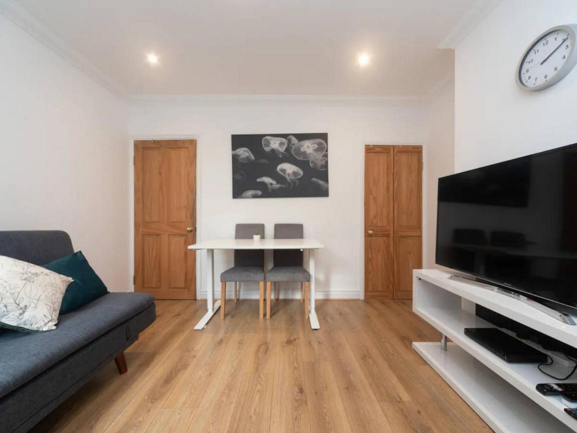 Charming Period Near Surbiton With Garden