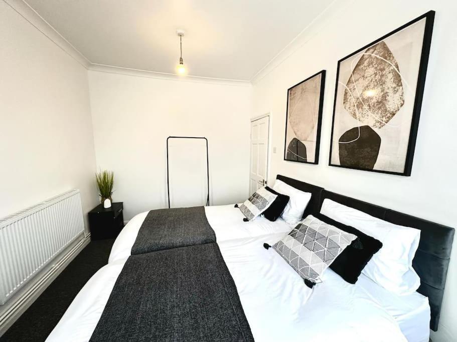 Appartement Serviced 4 Bed 2 Bath Manor Park House *