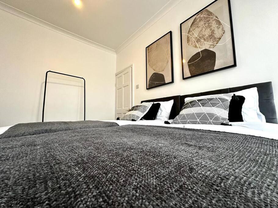 Serviced 4 Bed 2 Bath Manor Park House * Londres