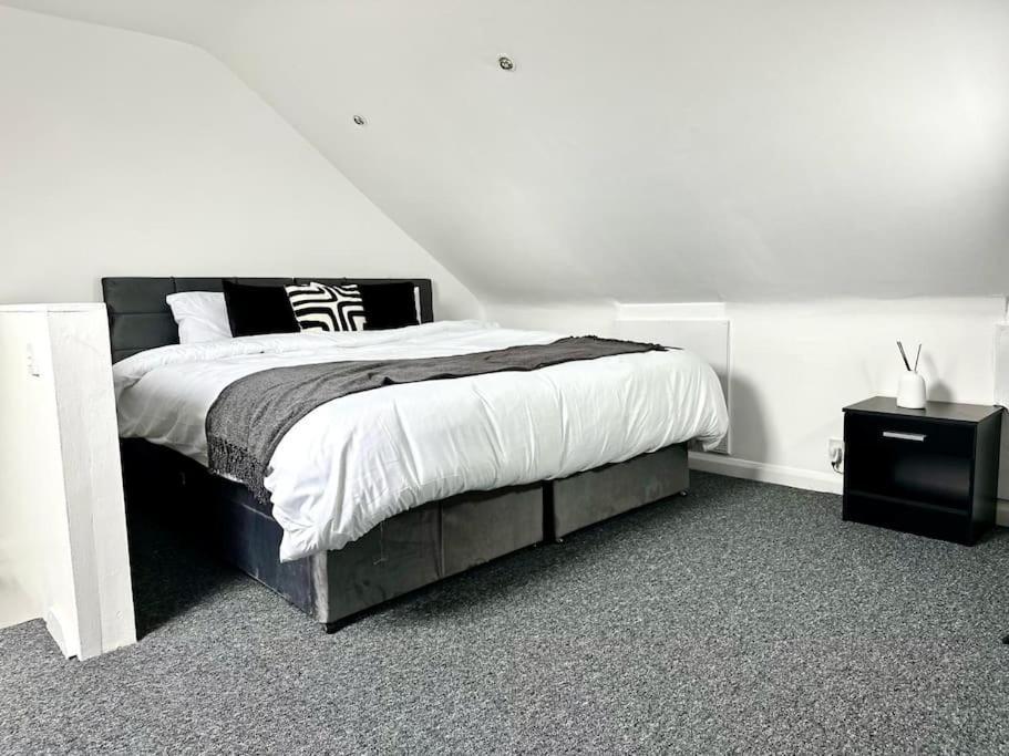 Serviced 4 Bed 2 Bath Manor Park House Londres