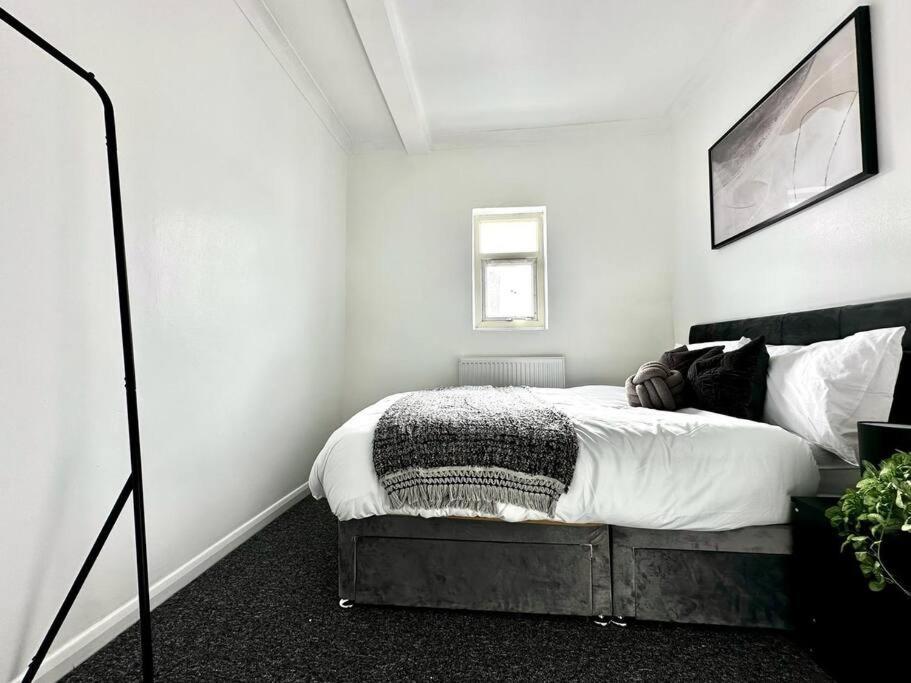 Serviced 4 Bed 2 Bath Manor Park House Appartement Londres
