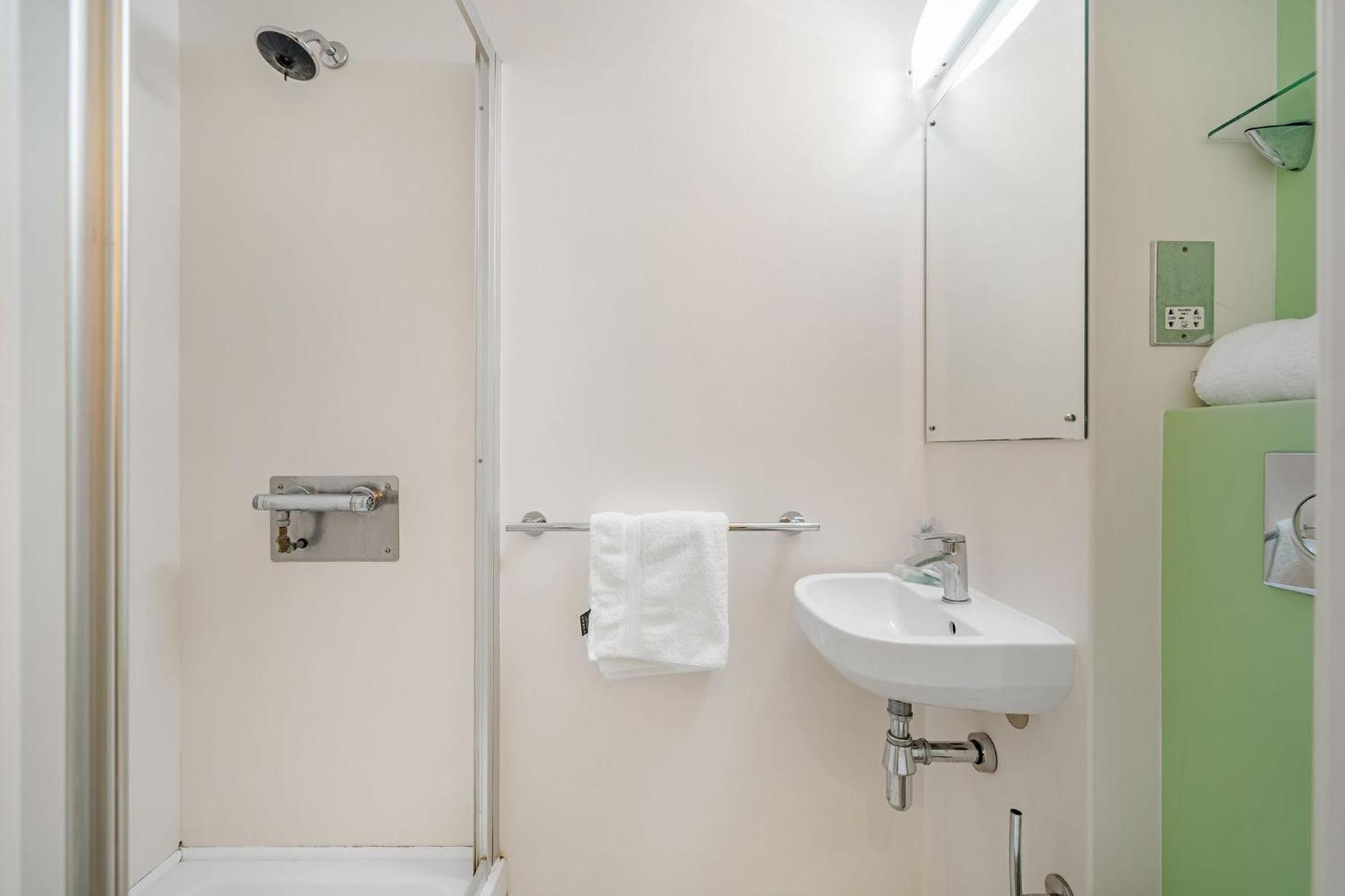Apartment Chic And At Chapter South Bank In *
