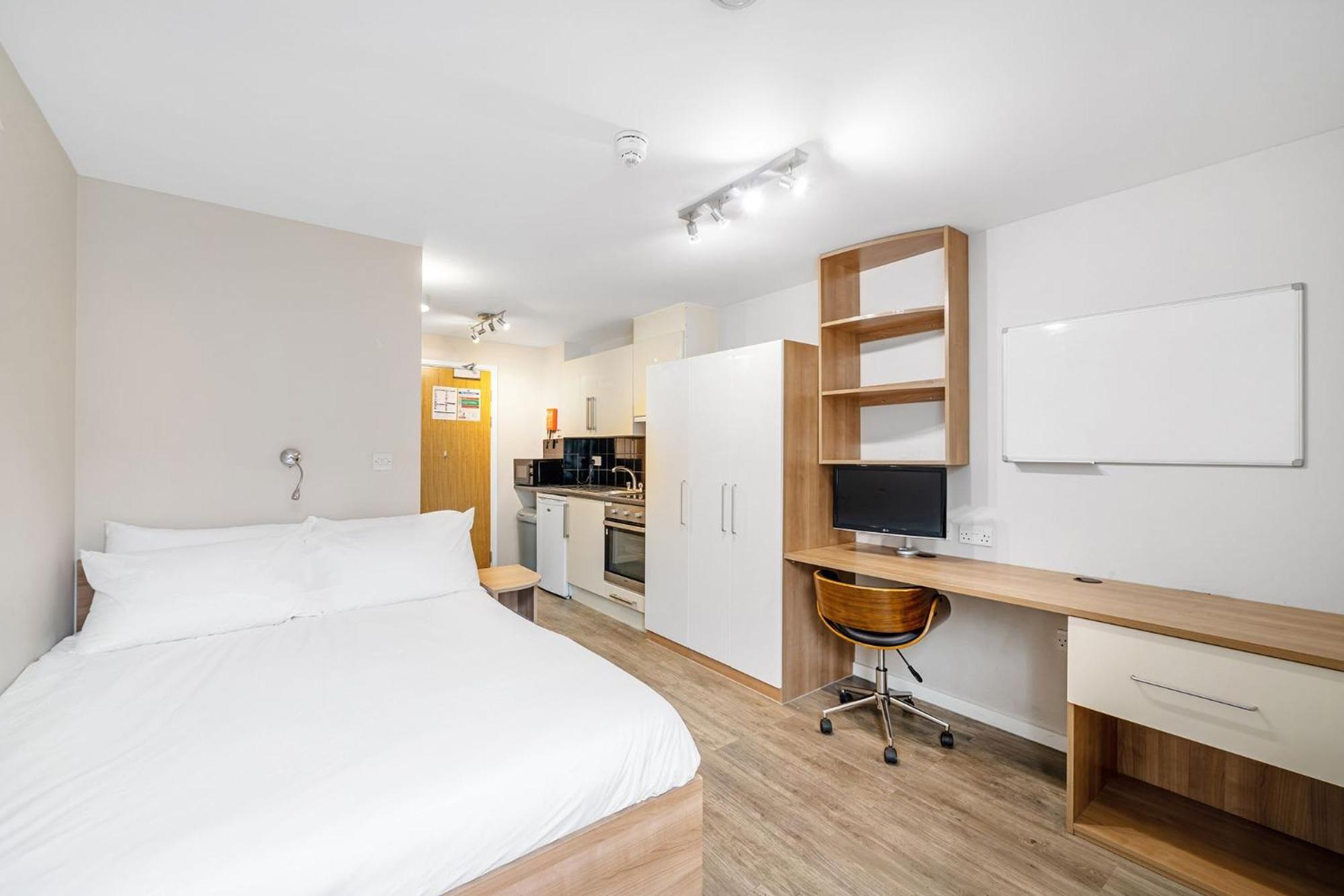 Chic And At Chapter South Bank In Apartment *