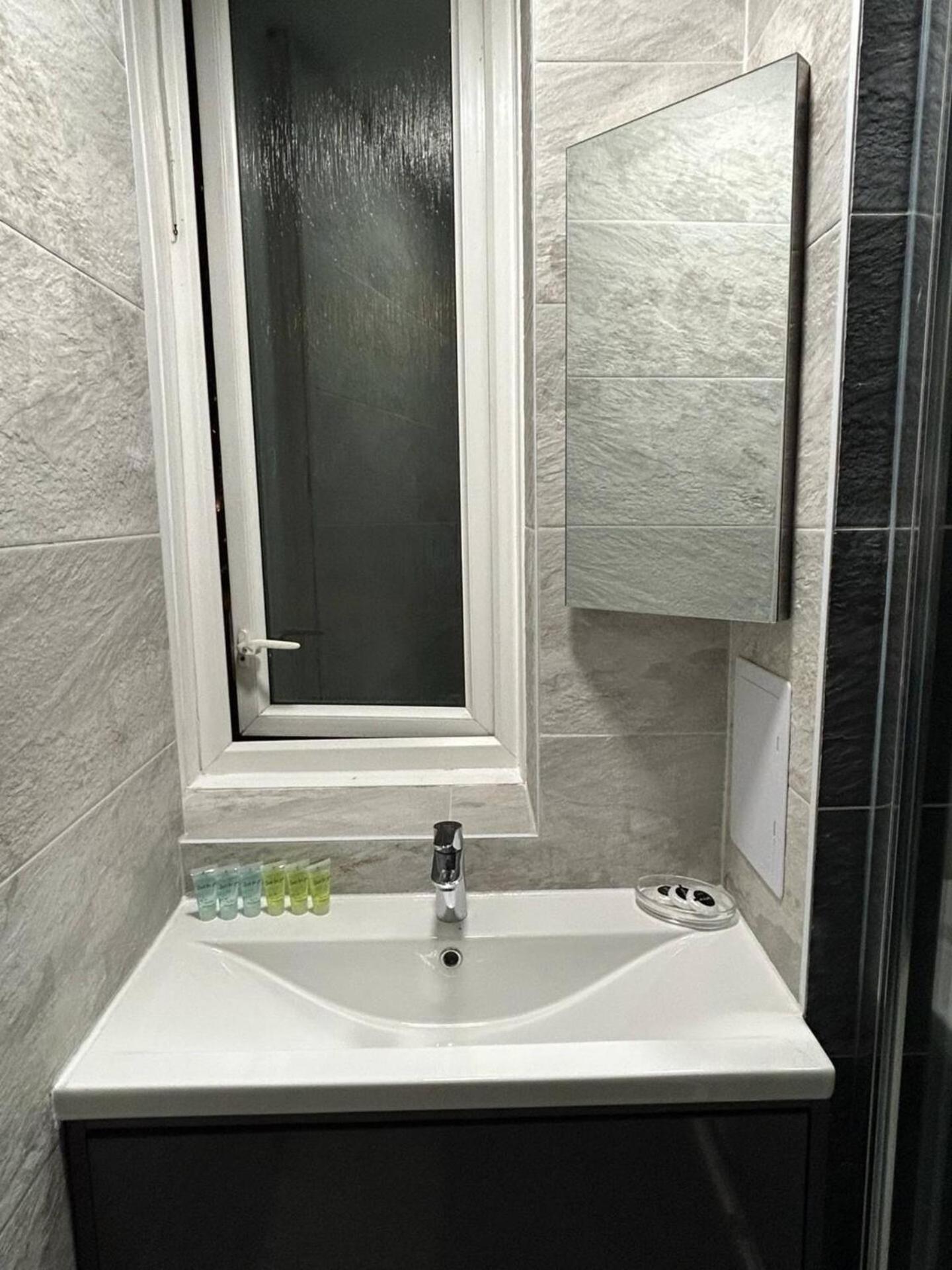 Pass The Keys - Beautiful Flat With Balcony In Swiss Cottage, Londres