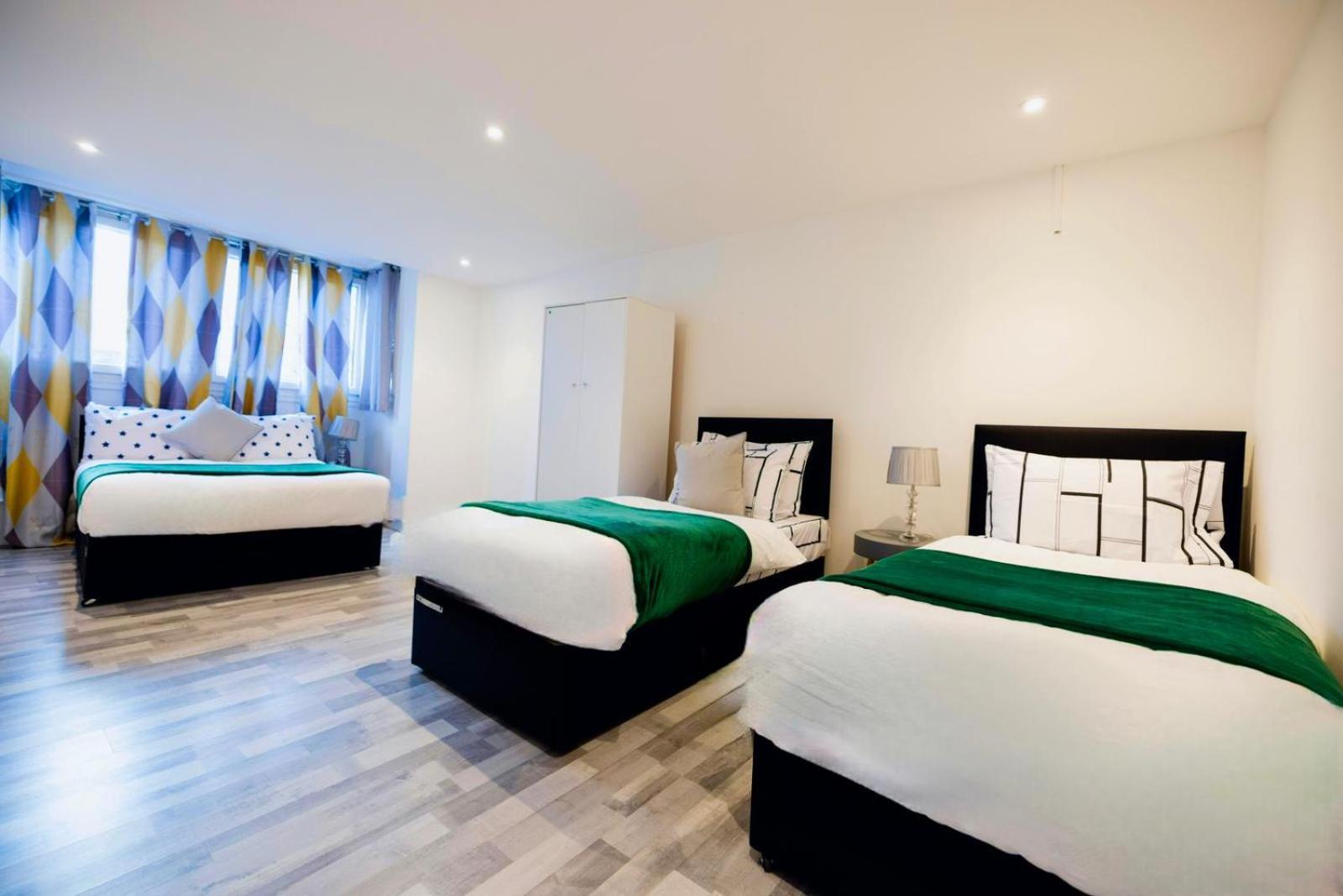 2 Bedrooms -parking-very Spacious-wifi London