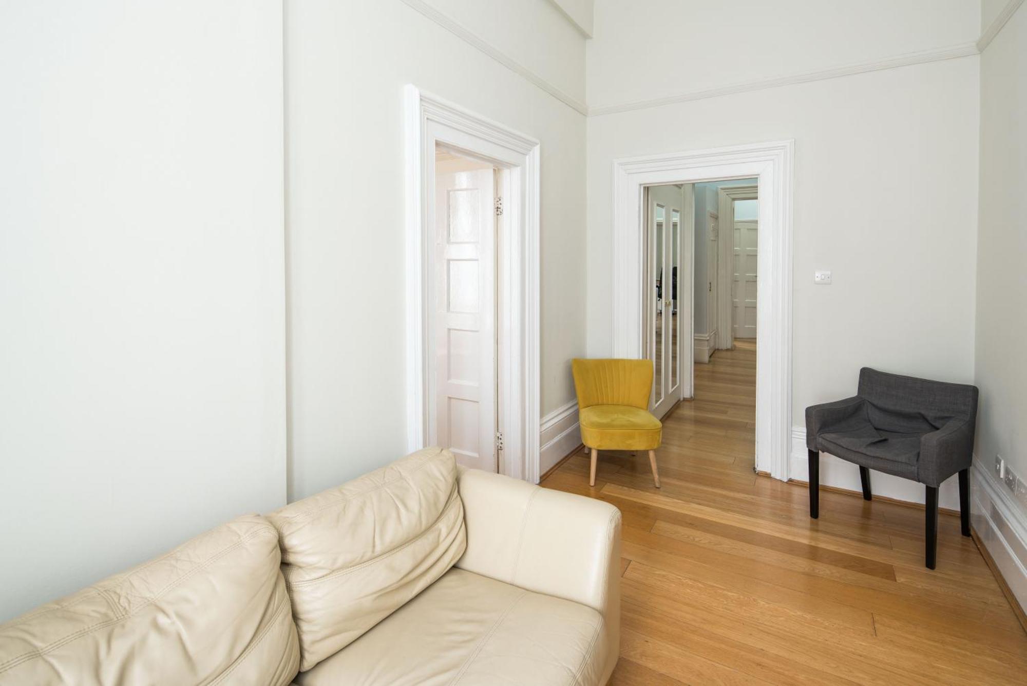 Apartamento Four Beds By The Station Londres