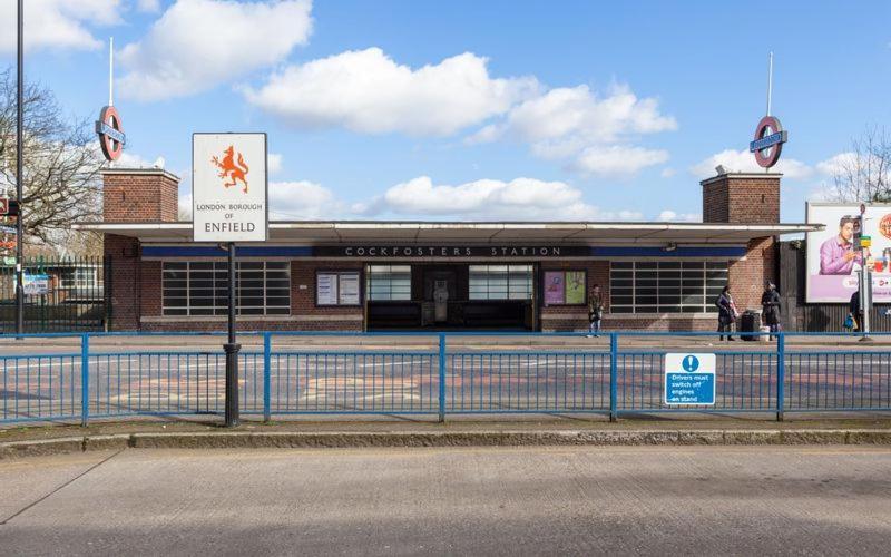 Skyvillion - Cozy Large 4 & 1 Bed In Enfield, Mins To Tube Station, Free Wi-fi Appartement Londres
