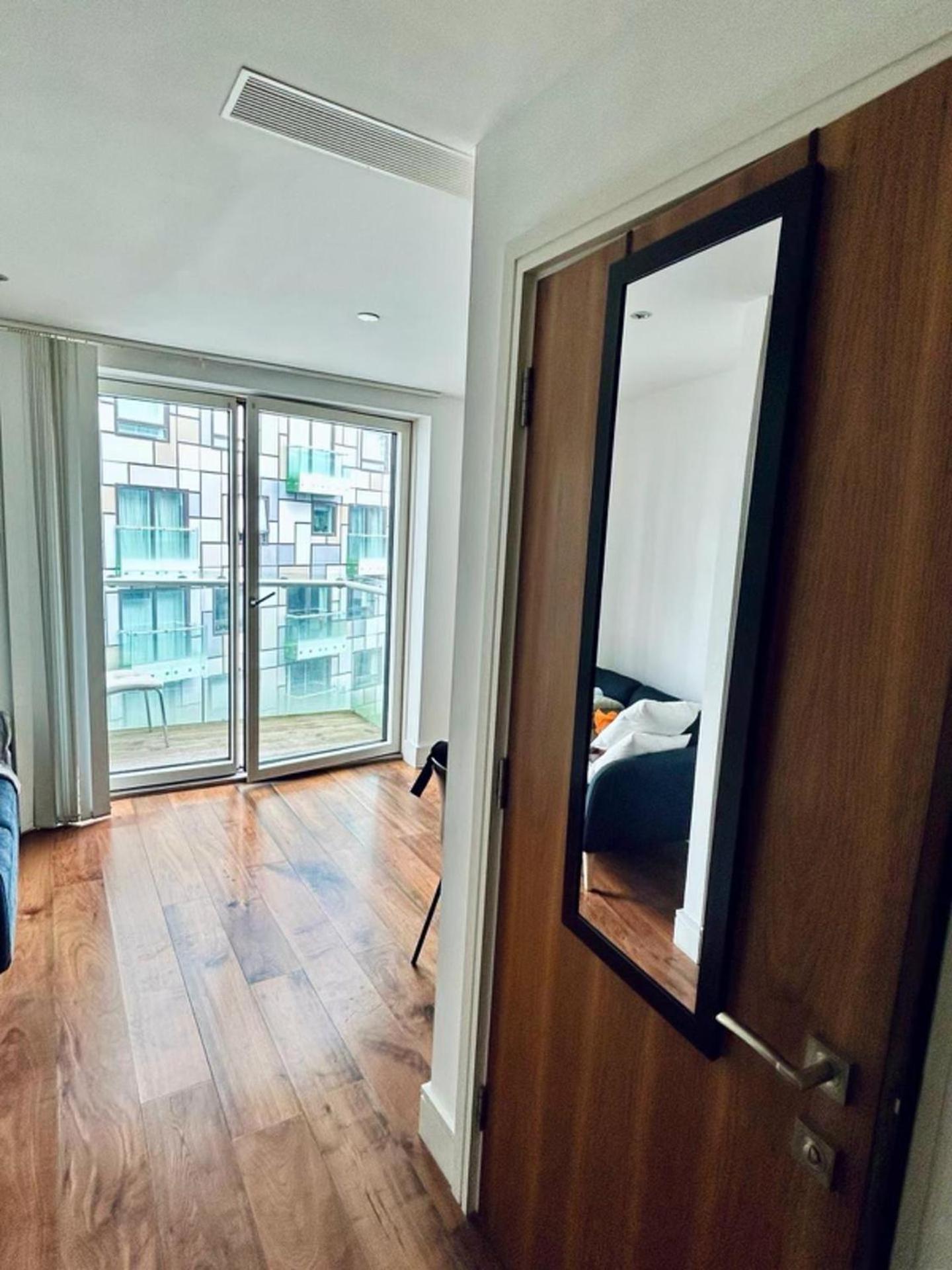 W Balcony In Canary Wharf * Londres