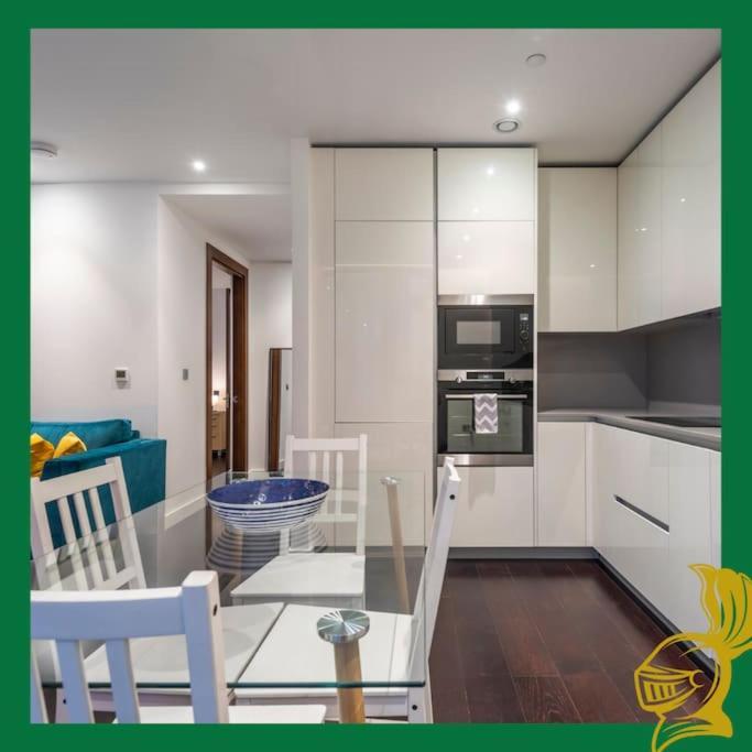 The Embassy Two Bedrooms Devereux Residences Appartement Londres