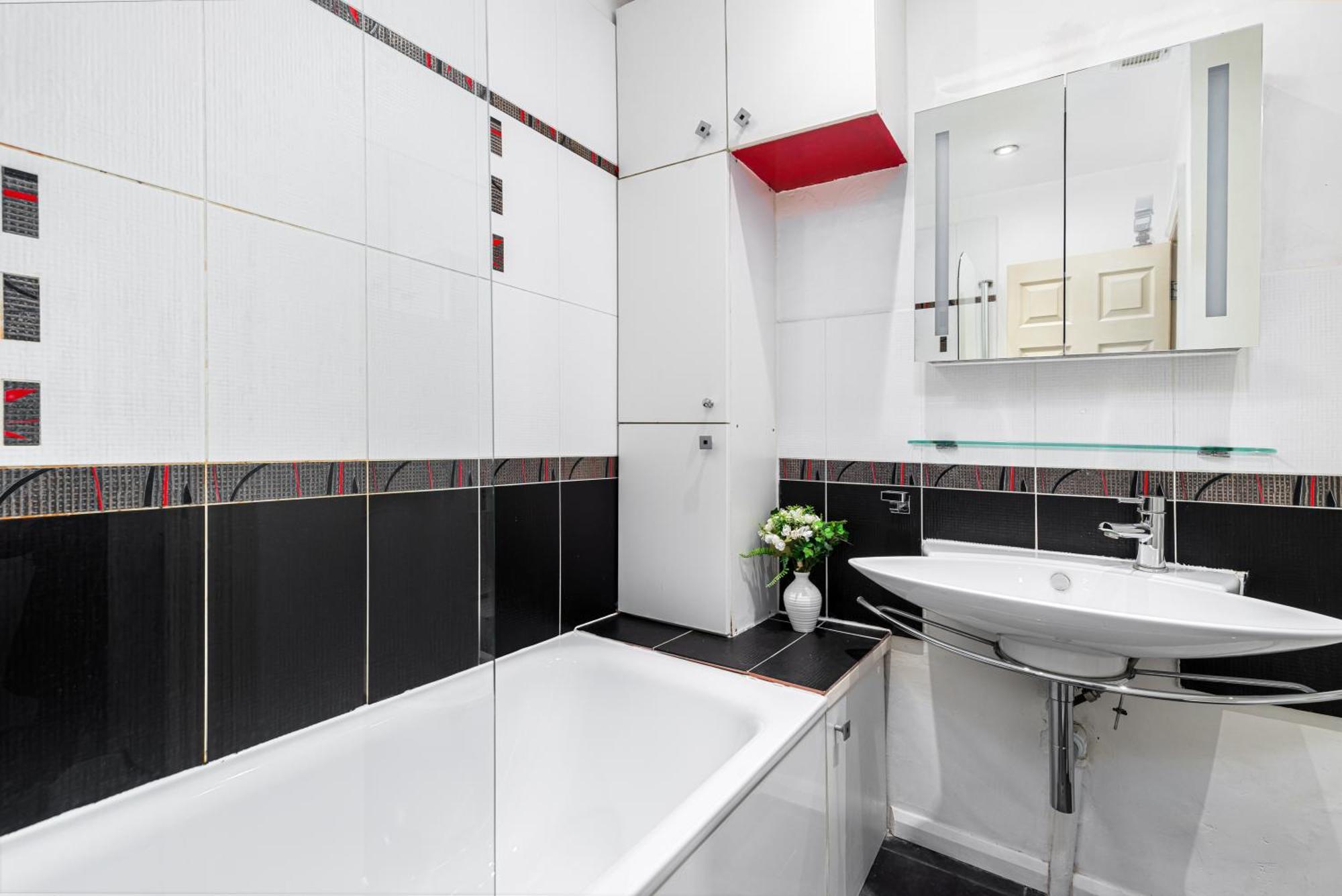 Bright & Spacious 2-bedroom In Paddington Hydepark