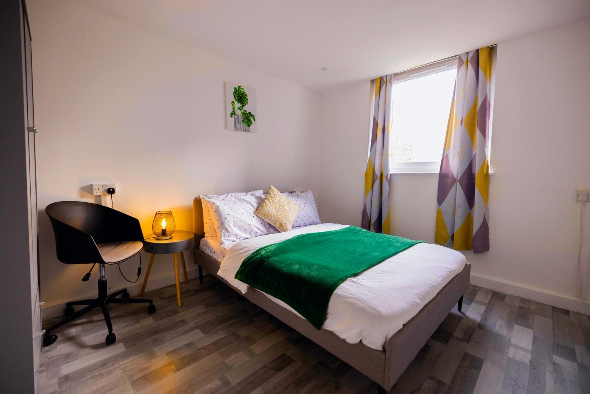 2 Bedrooms -parking-very Spacious-wifi *