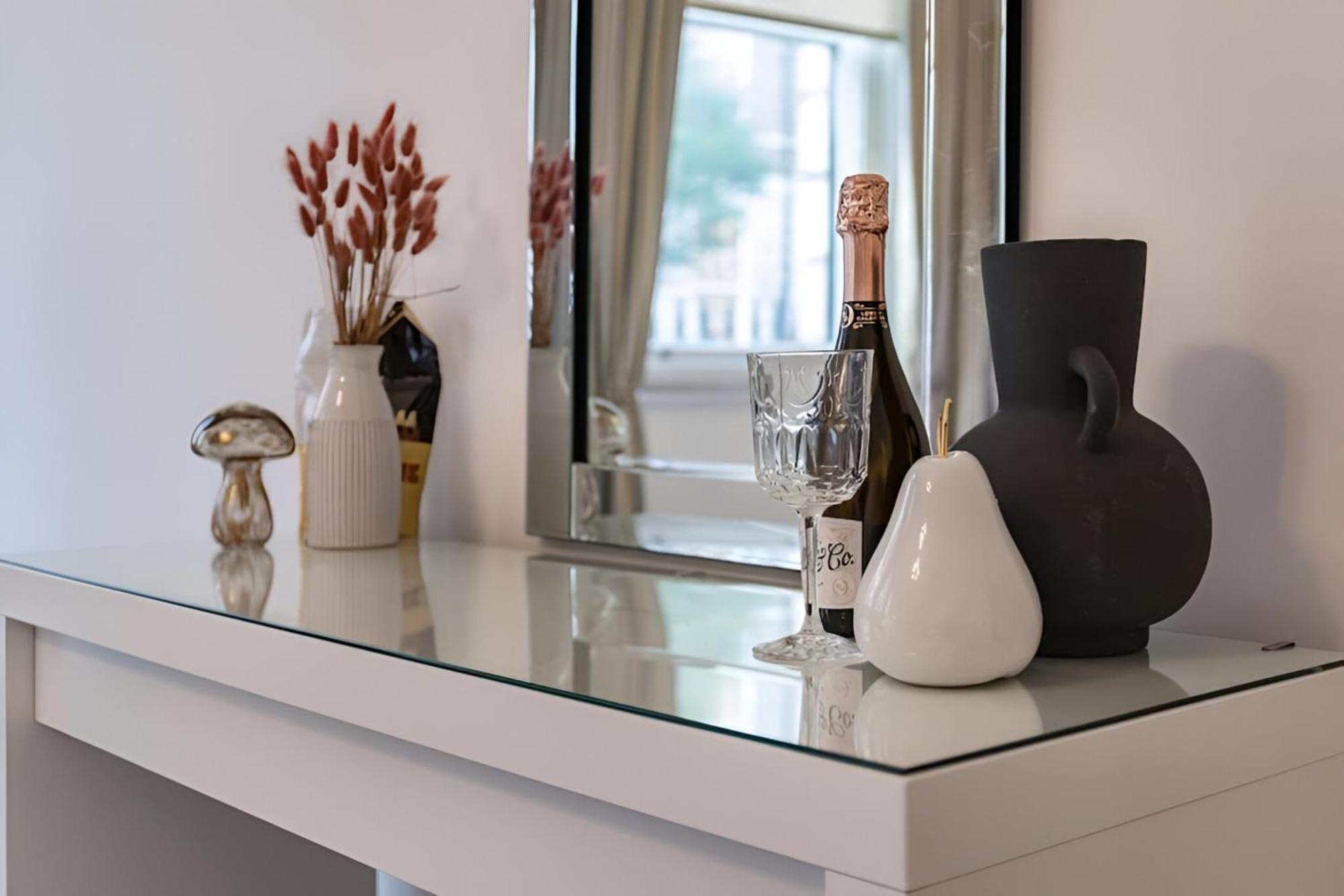 Luxury 3 Bedroom Duplex With Pool Table - 4hs