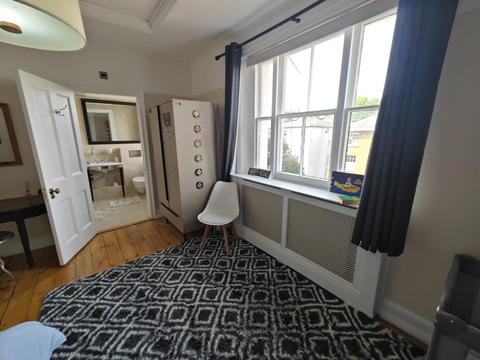 Stunning 4 Bedroom Flat In Regent's Park - Abbey Rd