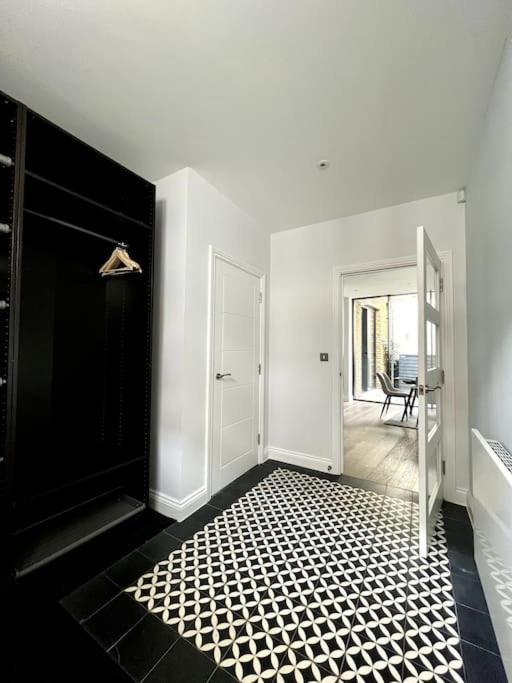 Modern House In South Kensington * Londres