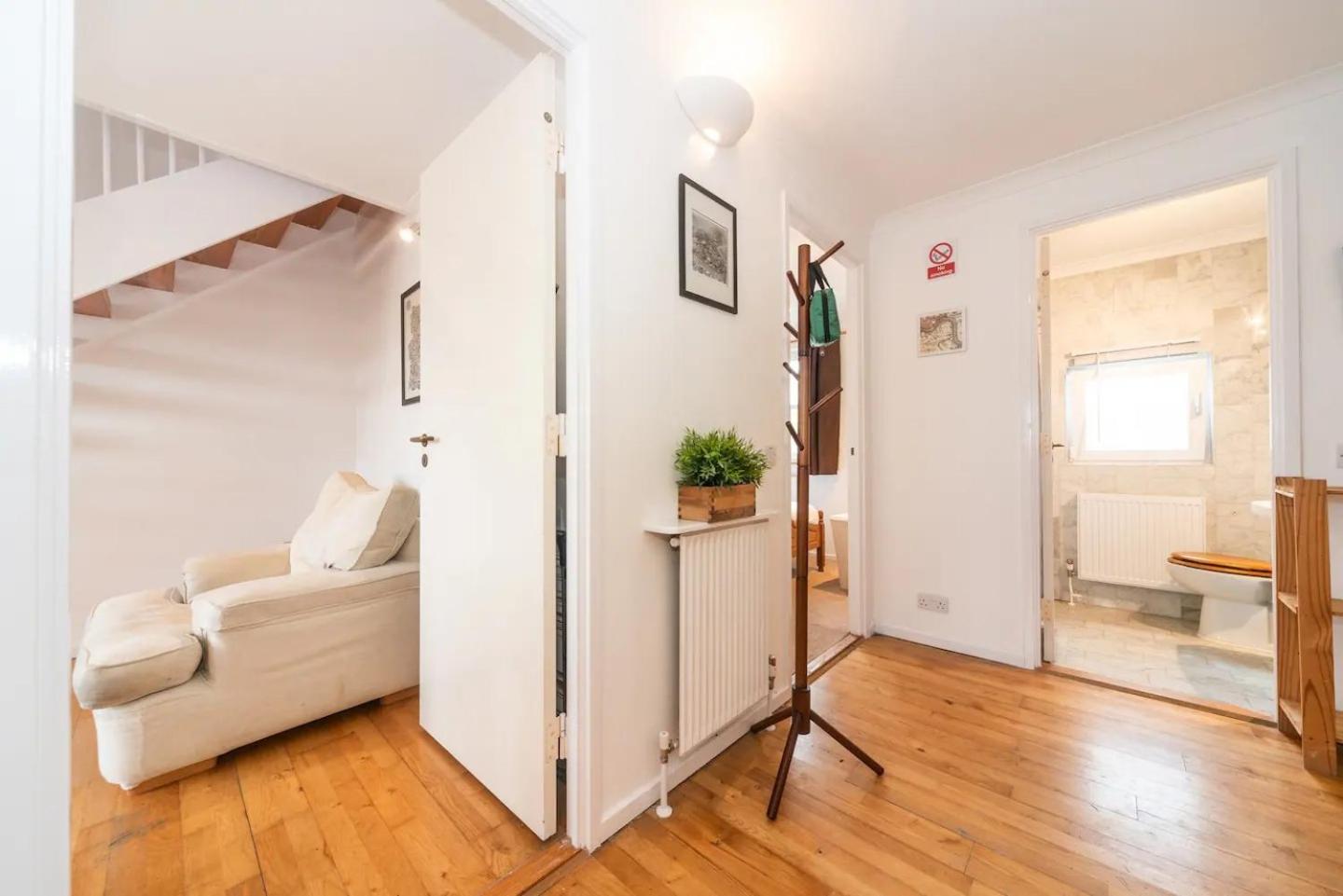 Sunny Maisonette With Views Over Canary Wharf,