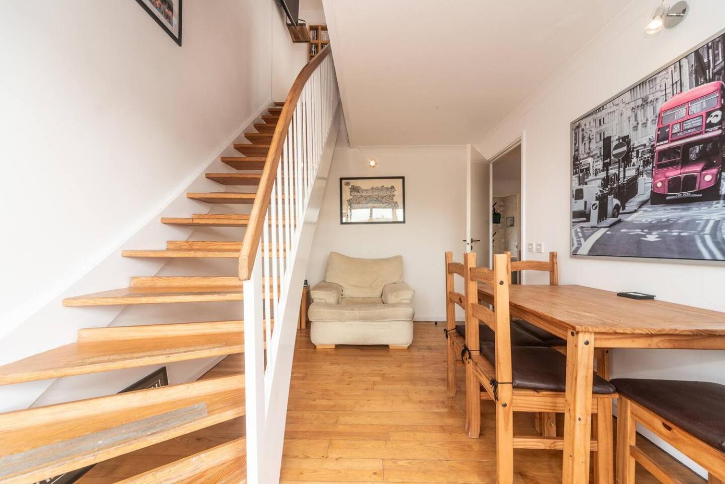 Sunny Maisonette With Views Over Canary Wharf, Londres