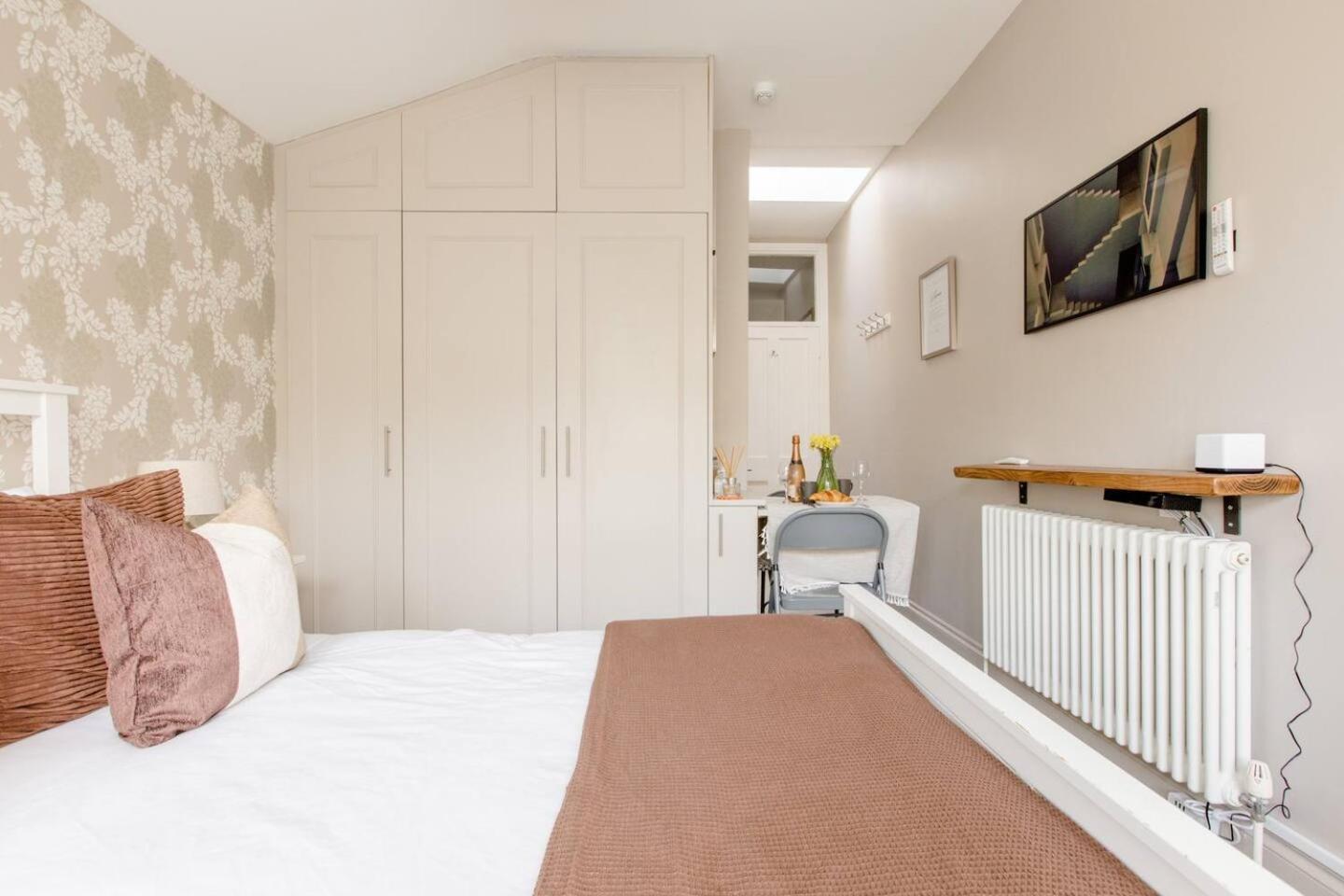 Luxury King-bed Ensuite With Tranquil Garden Views Holiday home *