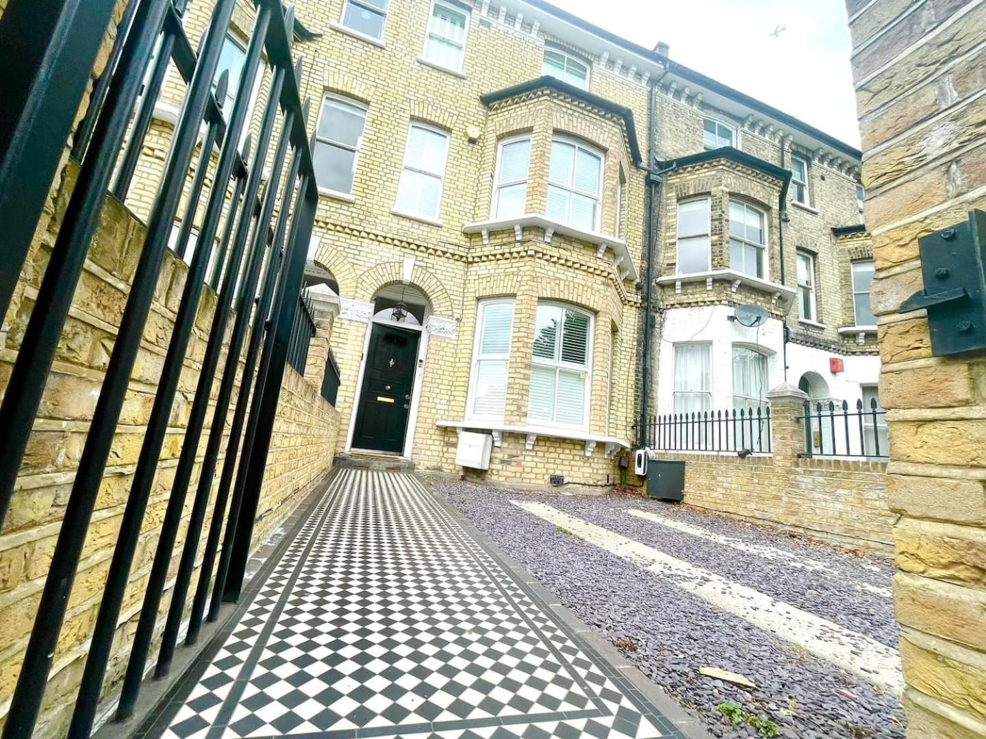 Clapham - Kingsize Bed - En-suite - Quiet With Garden Views - *