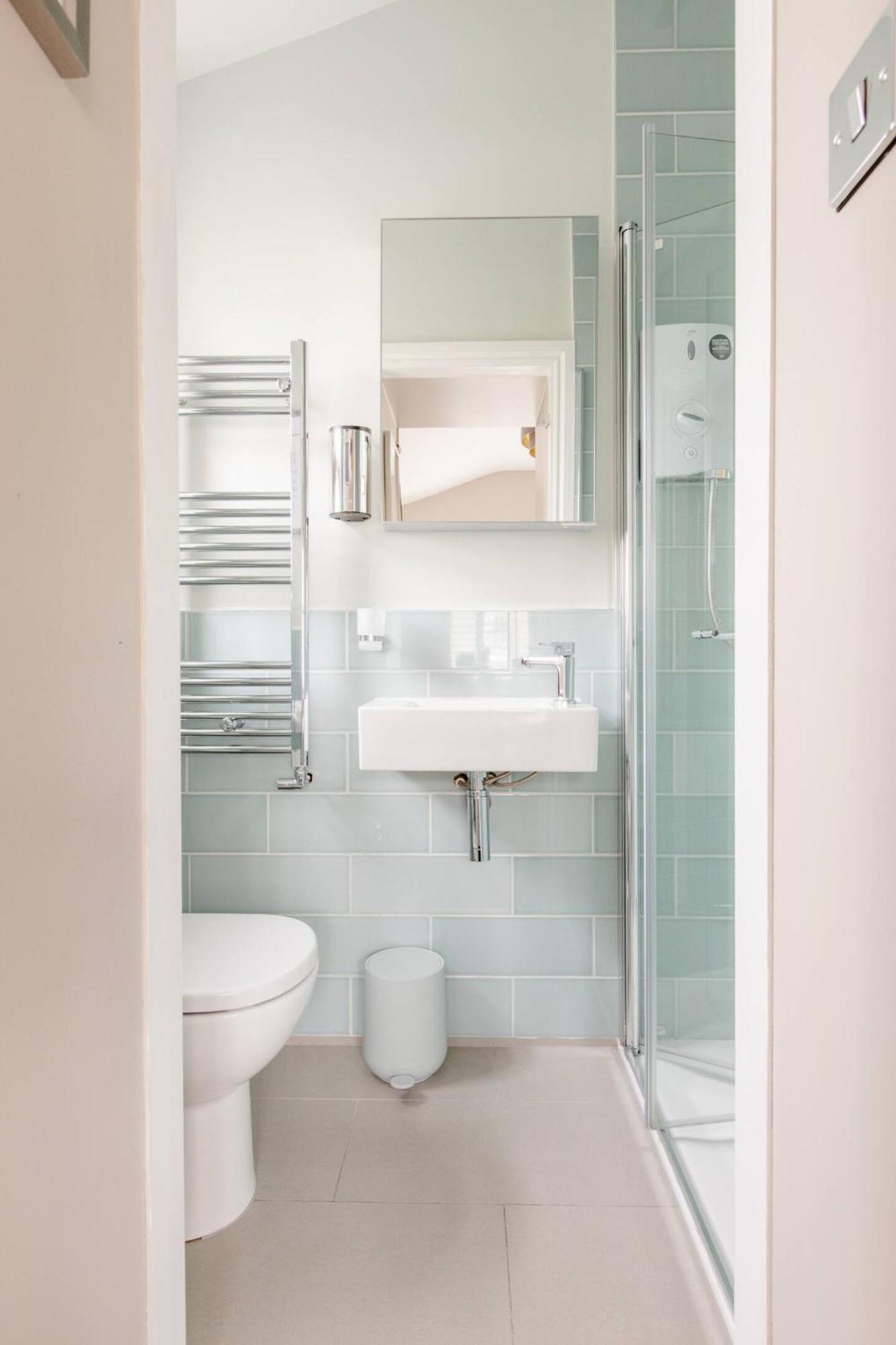 Luxury King-bed Ensuite With Tranquil Garden Views Holiday home London