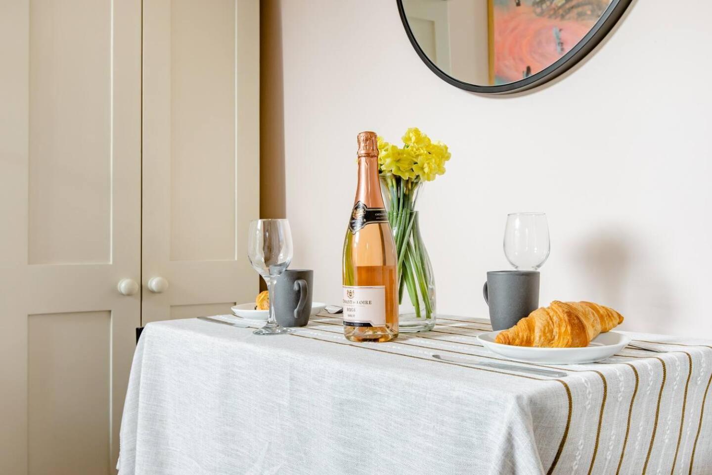 Hébergement de vacances Luxury King-bed Ensuite With Quiet Private Patio Londres
