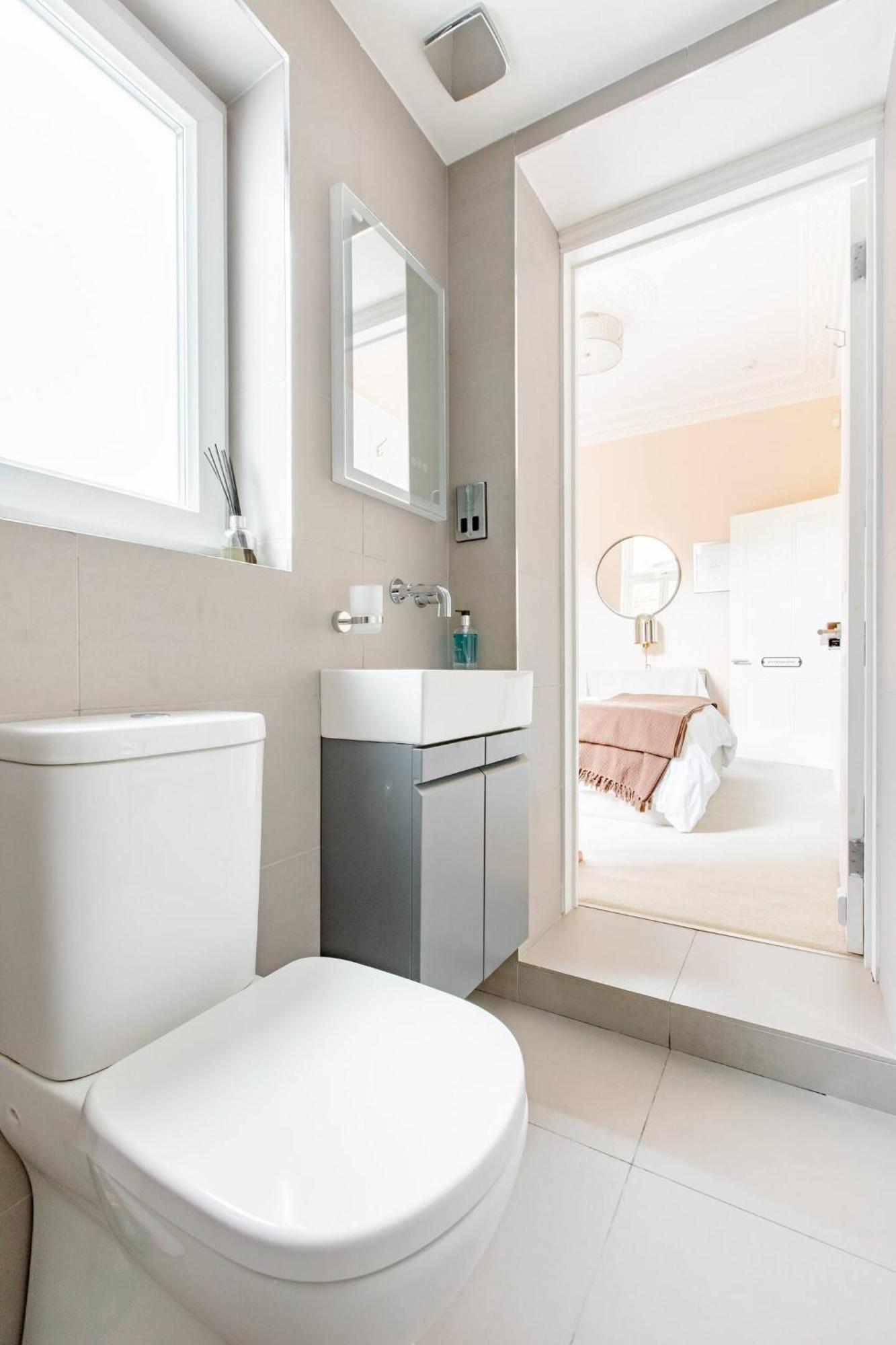 Hébergement de vacances Luxury King-bed Ensuite With Quiet Private Patio Londres