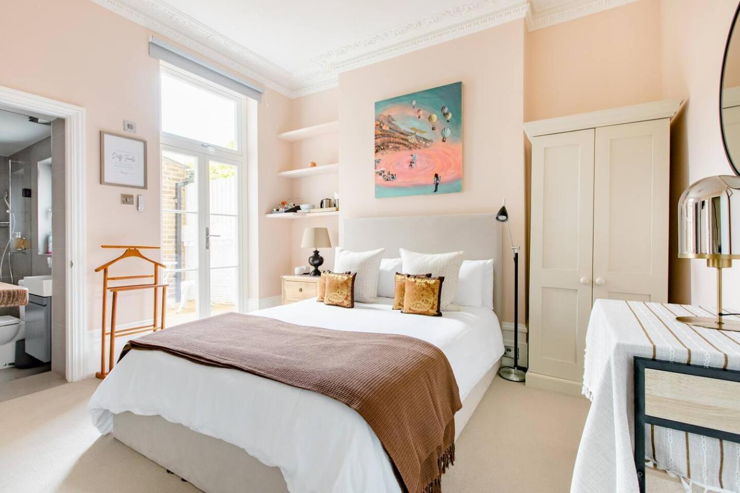 Luxury King-bed Ensuite With Quiet Private Patio * Londres