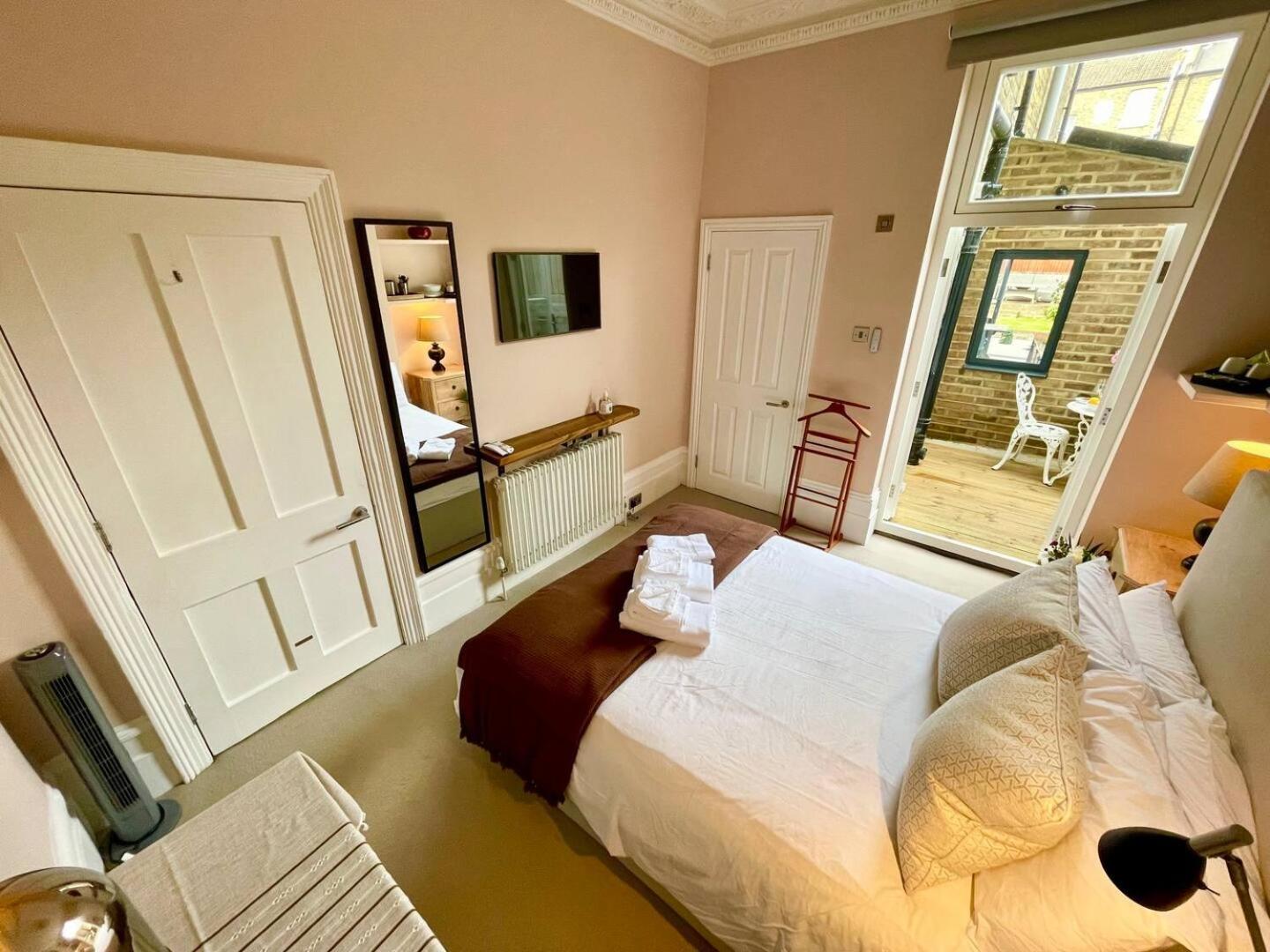 Hébergement de vacances Luxury King-bed Ensuite With Quiet Private Patio