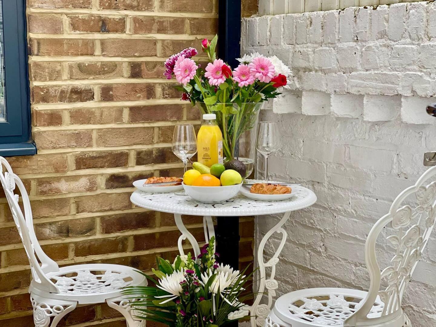 Luxury King-bed Ensuite With Quiet Private Patio Casa de férias Londres