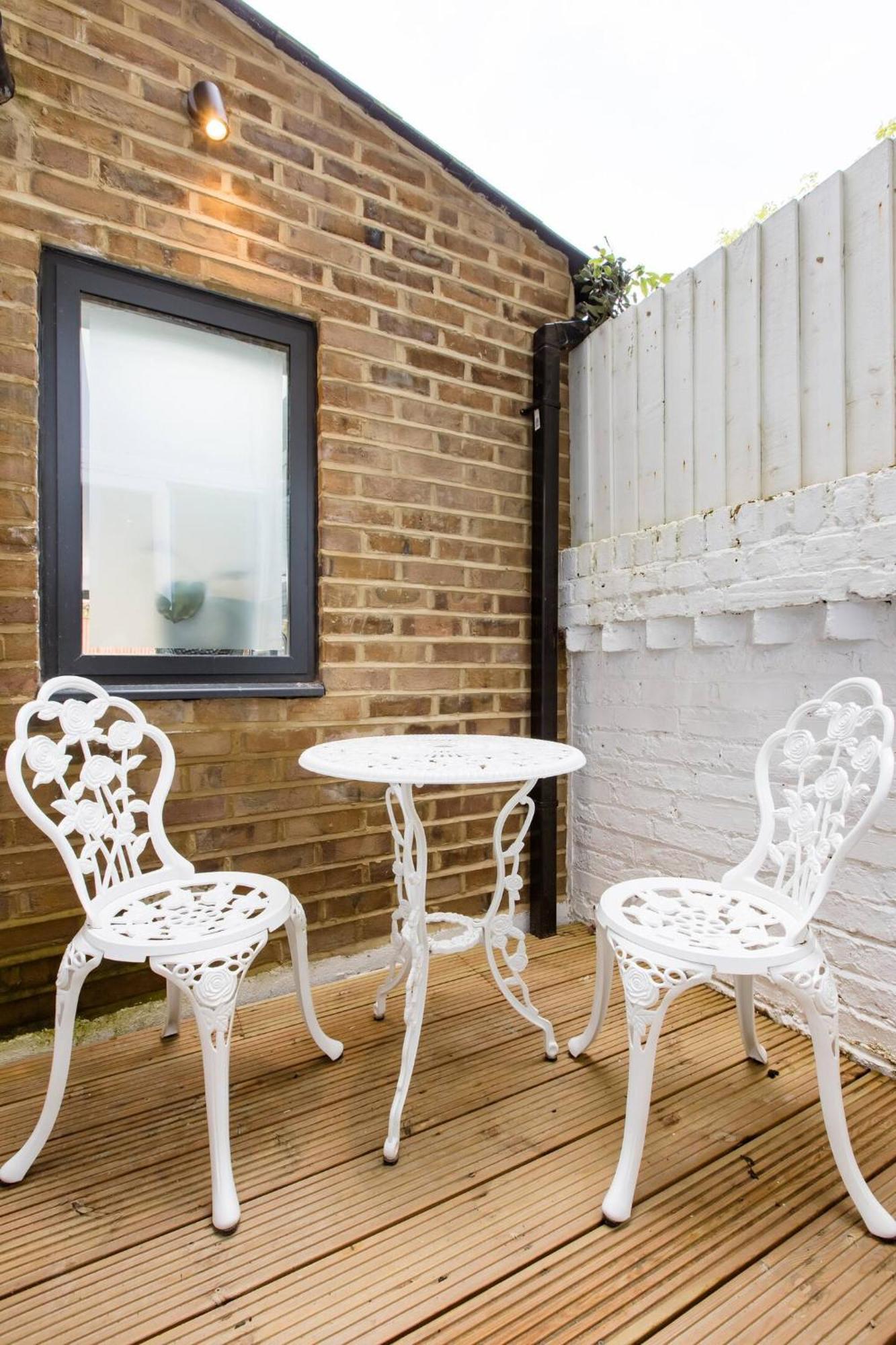 Luxury King-bed Ensuite With Quiet Private Patio Hébergement de vacances *