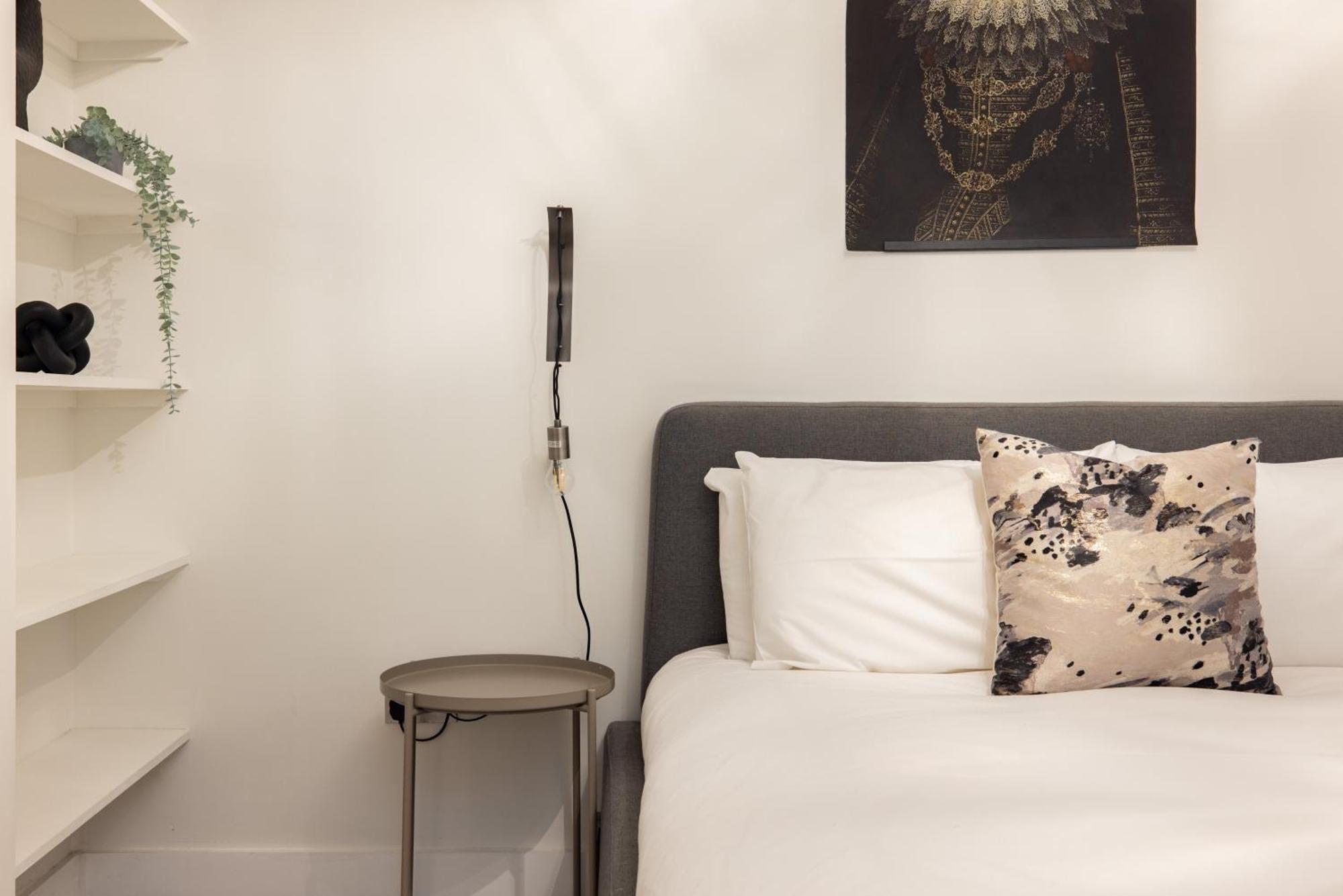 Charming Euston Apartment London
