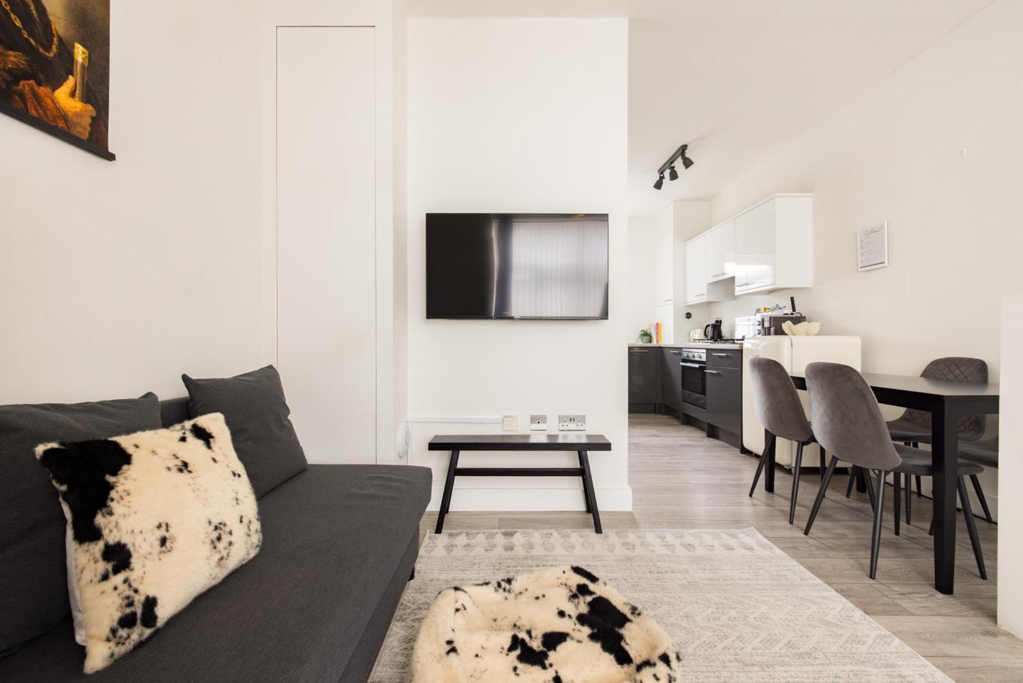 Charming Euston Apartment London