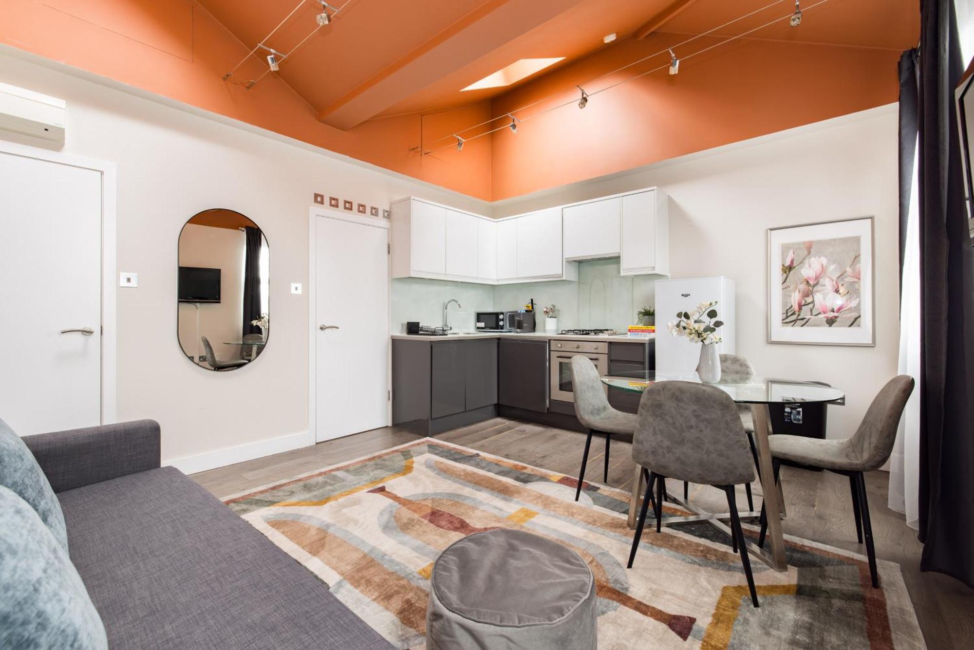 Charming Euston Apartment