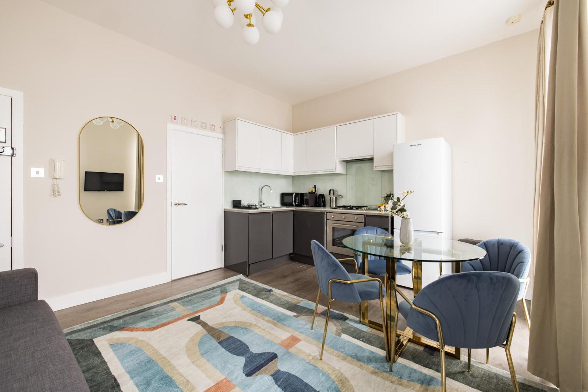 Charming Euston Apartment *