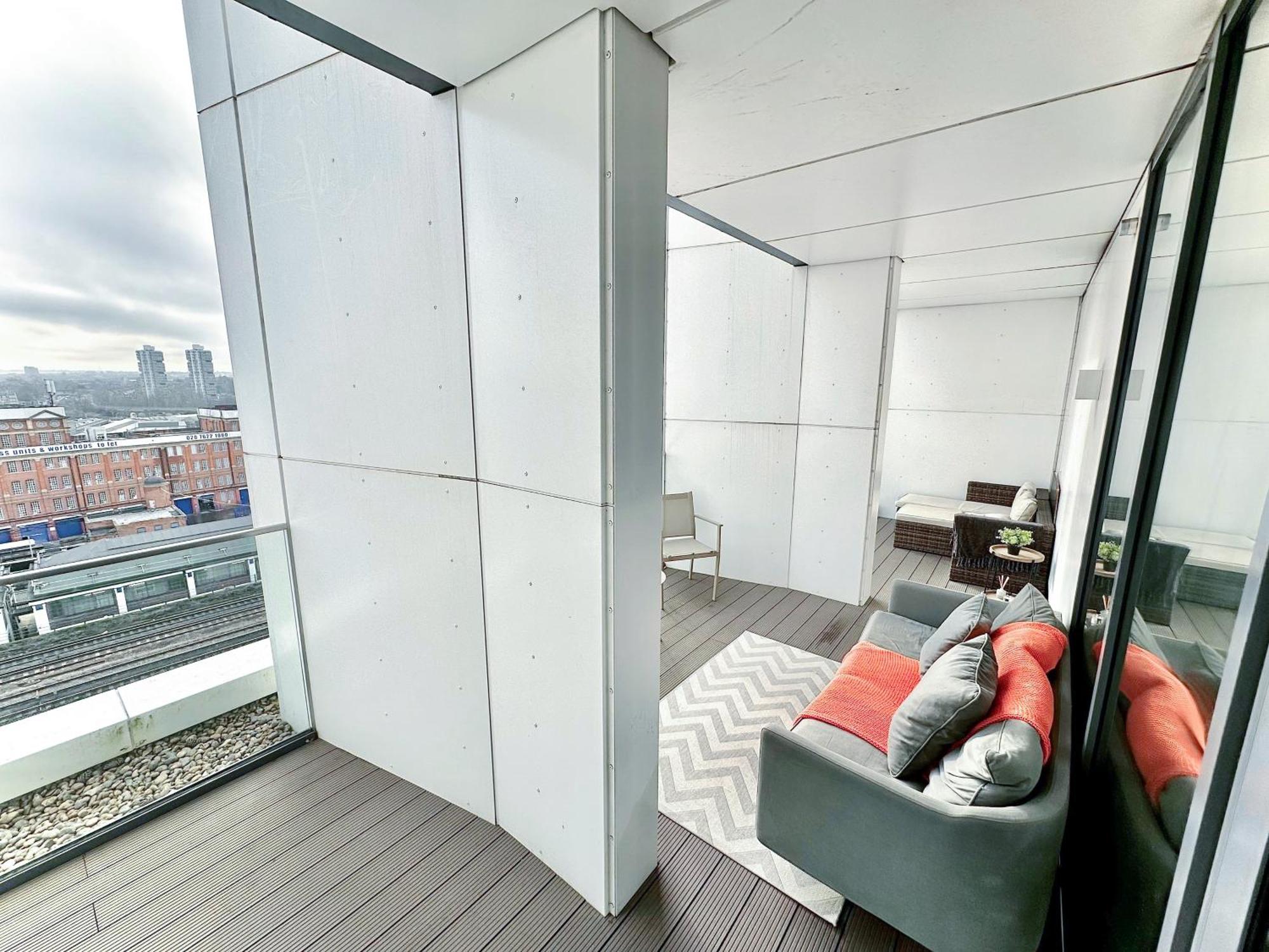 3 Bedroom Penthouse With Private Terrace, Battersea, Nine Elms Apartamento