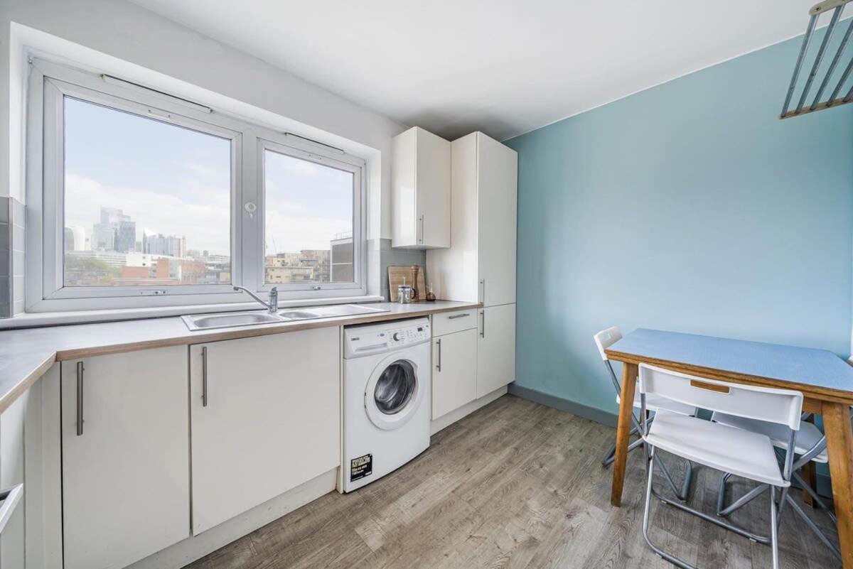 2 Bedroom Central With Views Apartment *