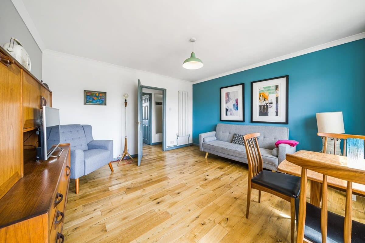 2 Bedroom Central With Views London