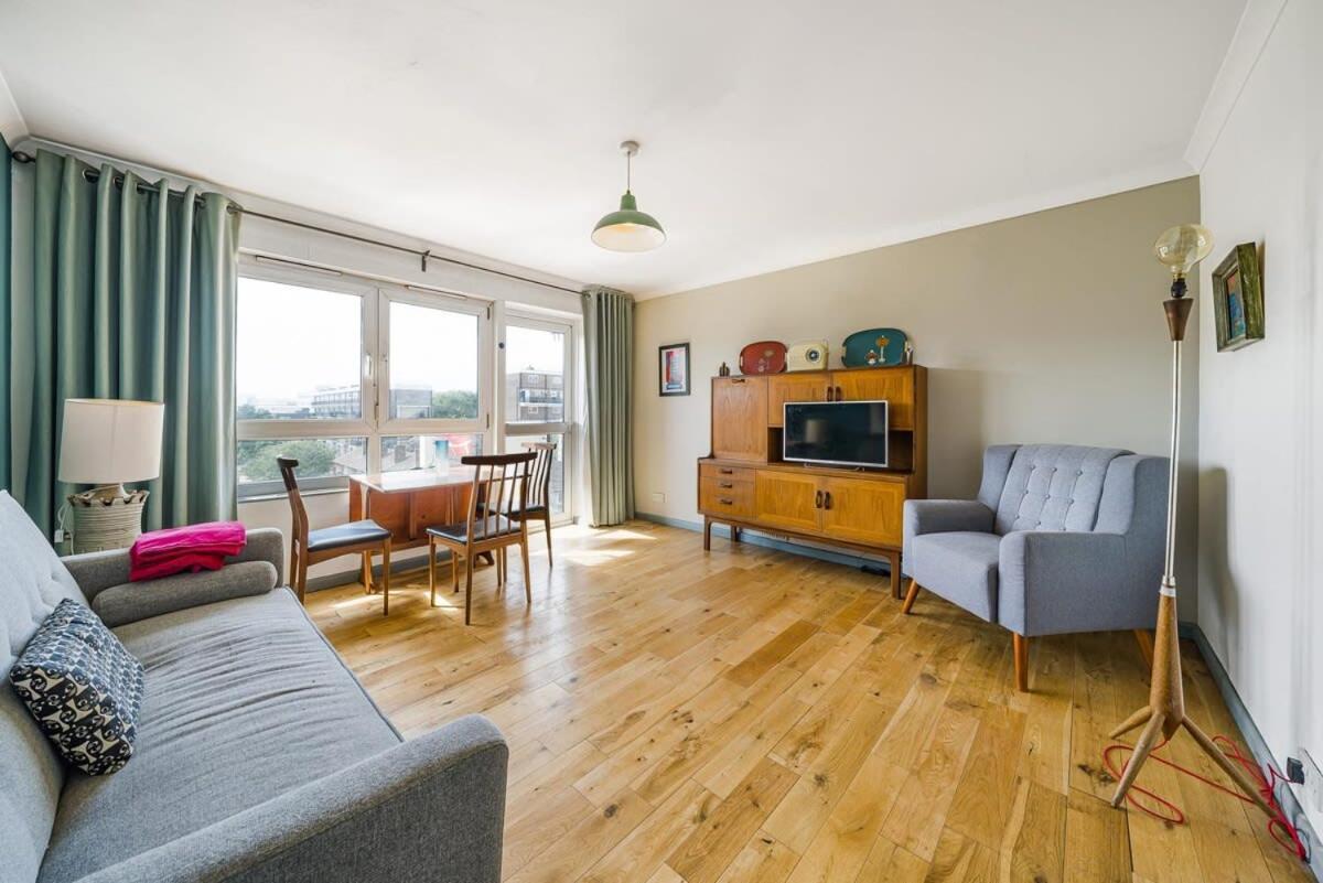 2 Bedroom Central With Views * London