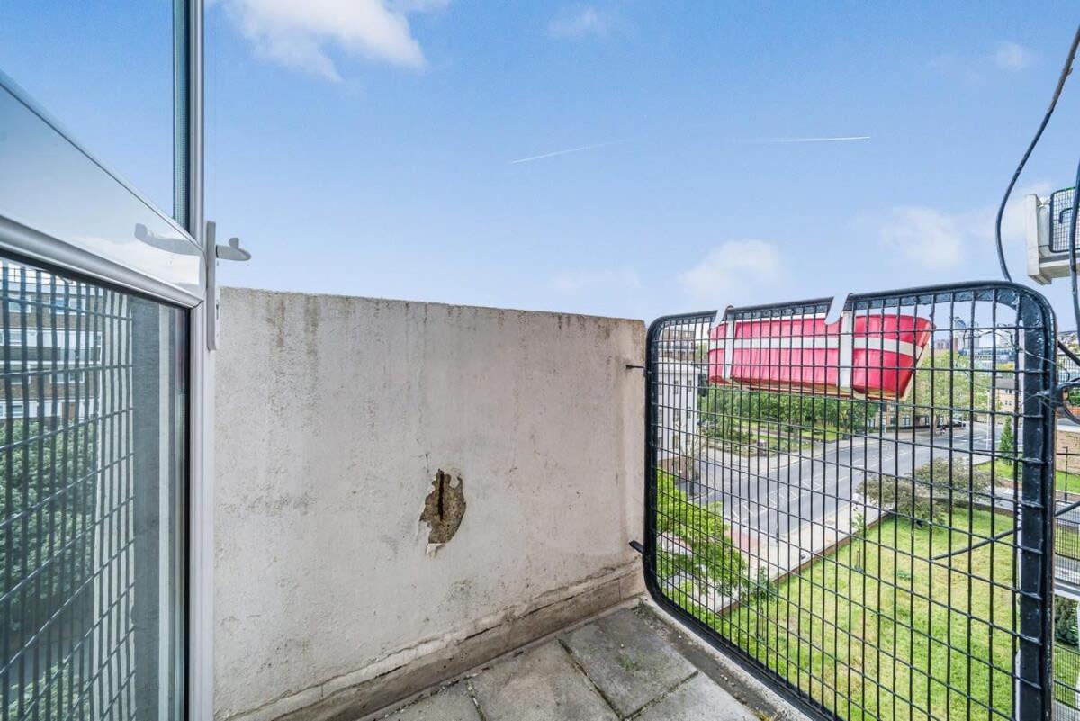 2 Bedroom Central With Views Apartment *