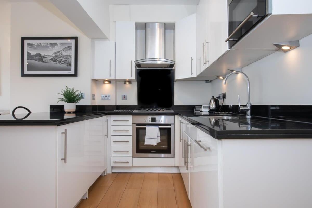 Bright & Spacious Floor In Chelsea Londres