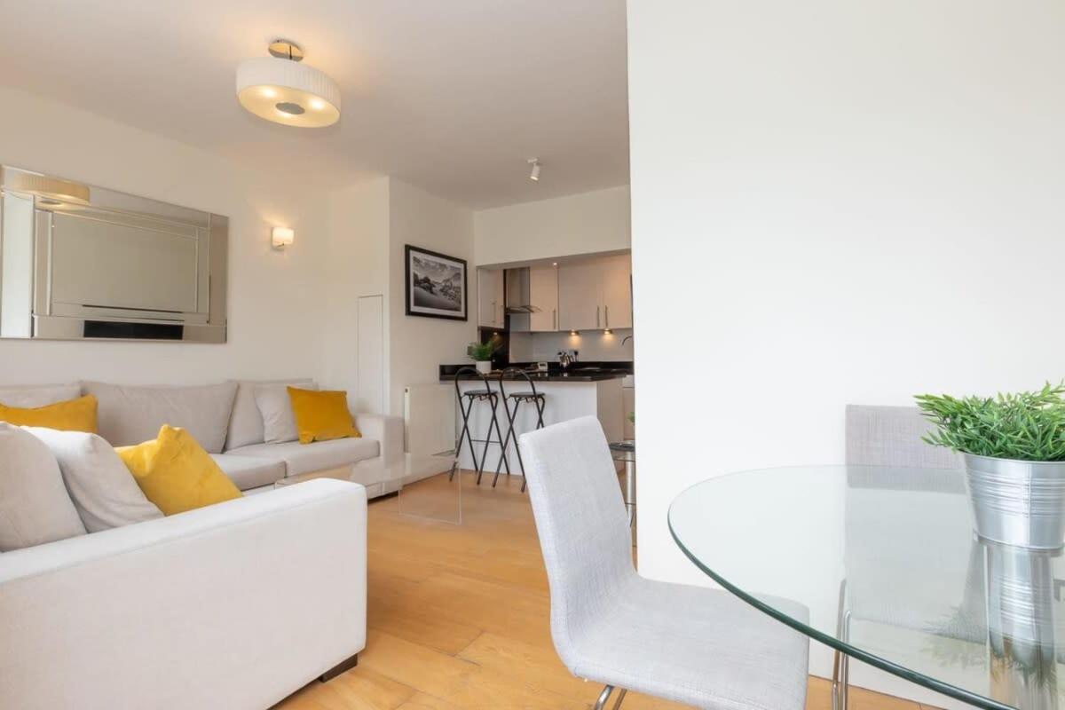 Bright & Spacious Floor In Chelsea Apartamento