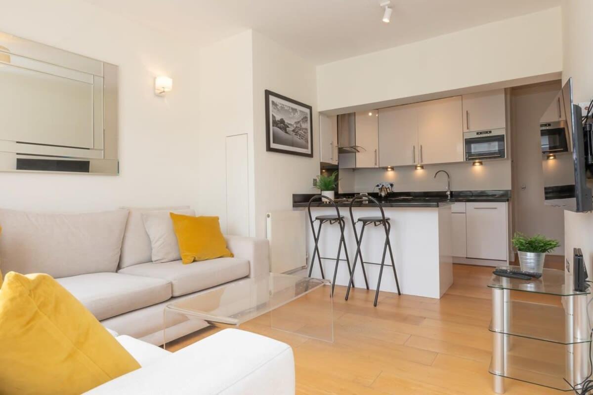 Bright & Spacious Floor In Chelsea * Londres