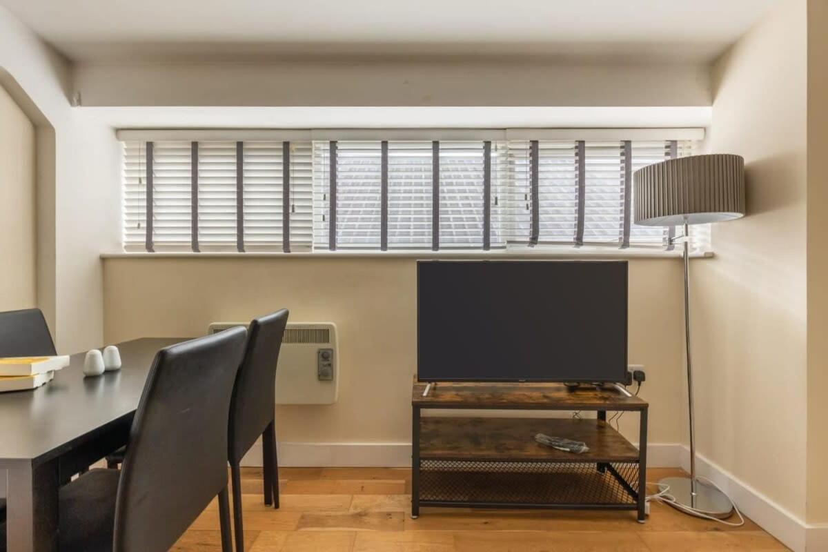 Modern 1 Bed Attic In Brixton Appartement *