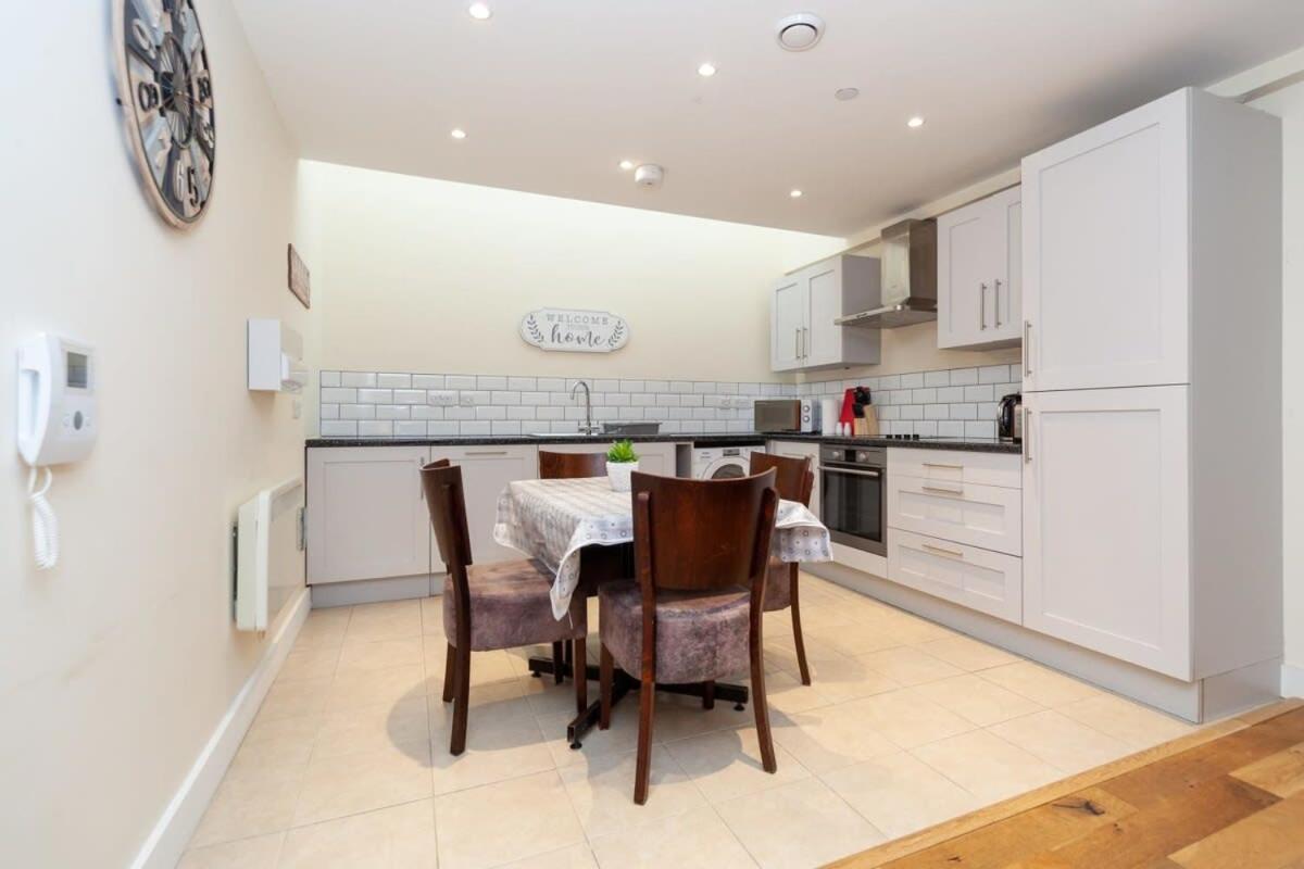 Characterful 2 Bedroom In Brixton * Londres