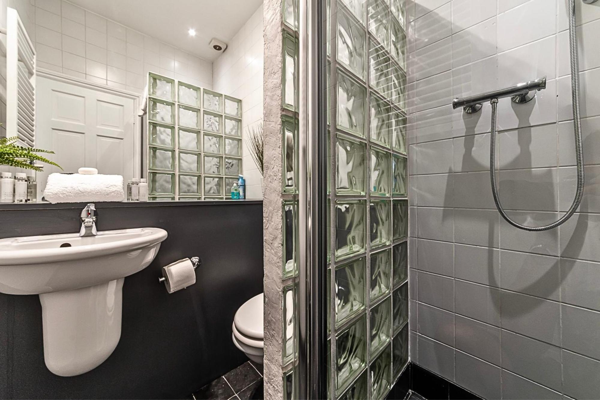 Casa de férias Secret Kensington Garden Mews: Spacious 2-bedroom House With Private Patio *