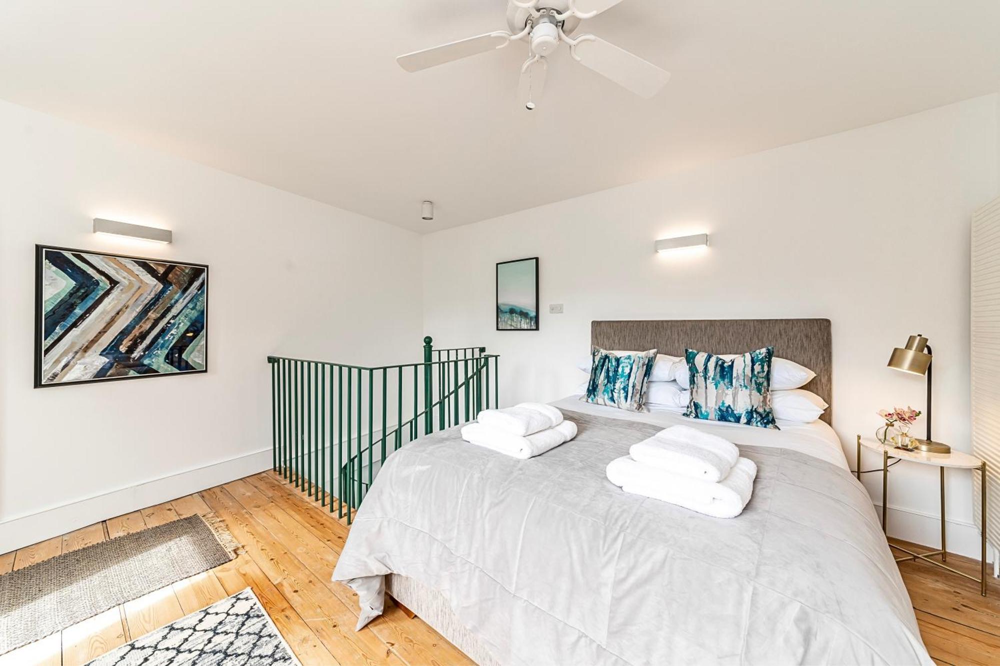 Casa de férias Secret Kensington Garden Mews: Spacious 2-bedroom House With Private Patio Londres
