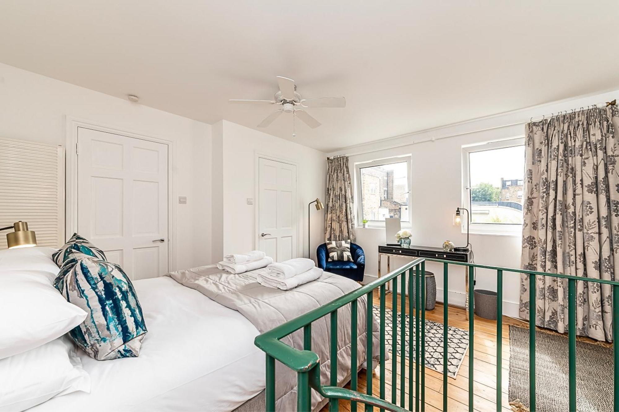Secret Kensington Garden Mews: Spacious 2-bedroom House With Private Patio Casa de férias