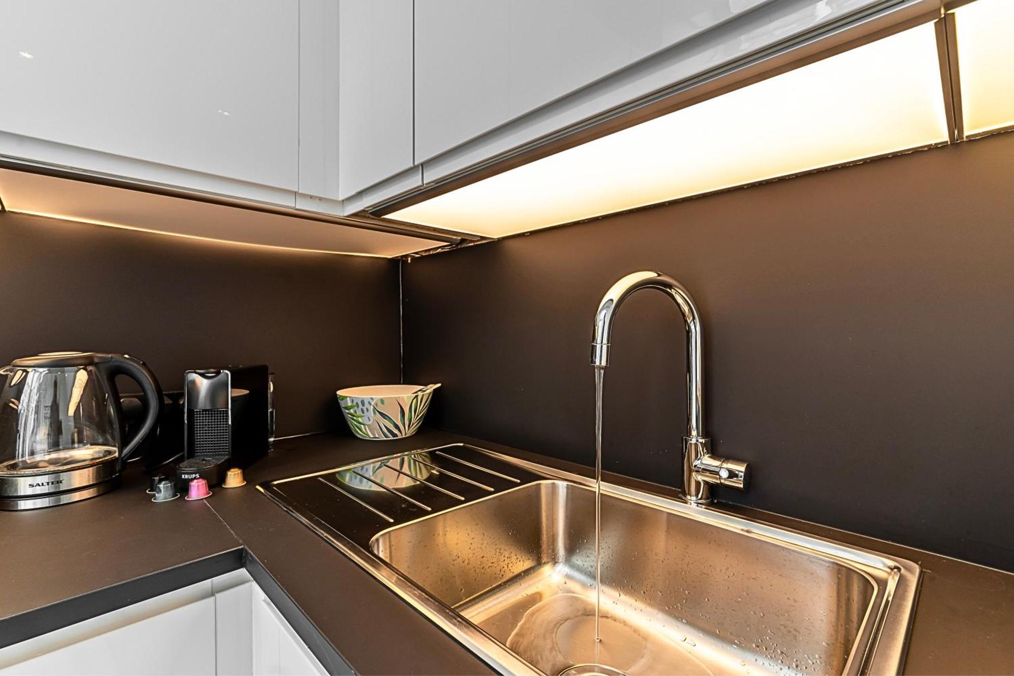 Vakantiehuis The Secret Kensington Garden Mews-2 Bedroom Full House-2 Train Lines- Spacious-kings Road- Harrods -chelsea Stadium-private Small Patio *