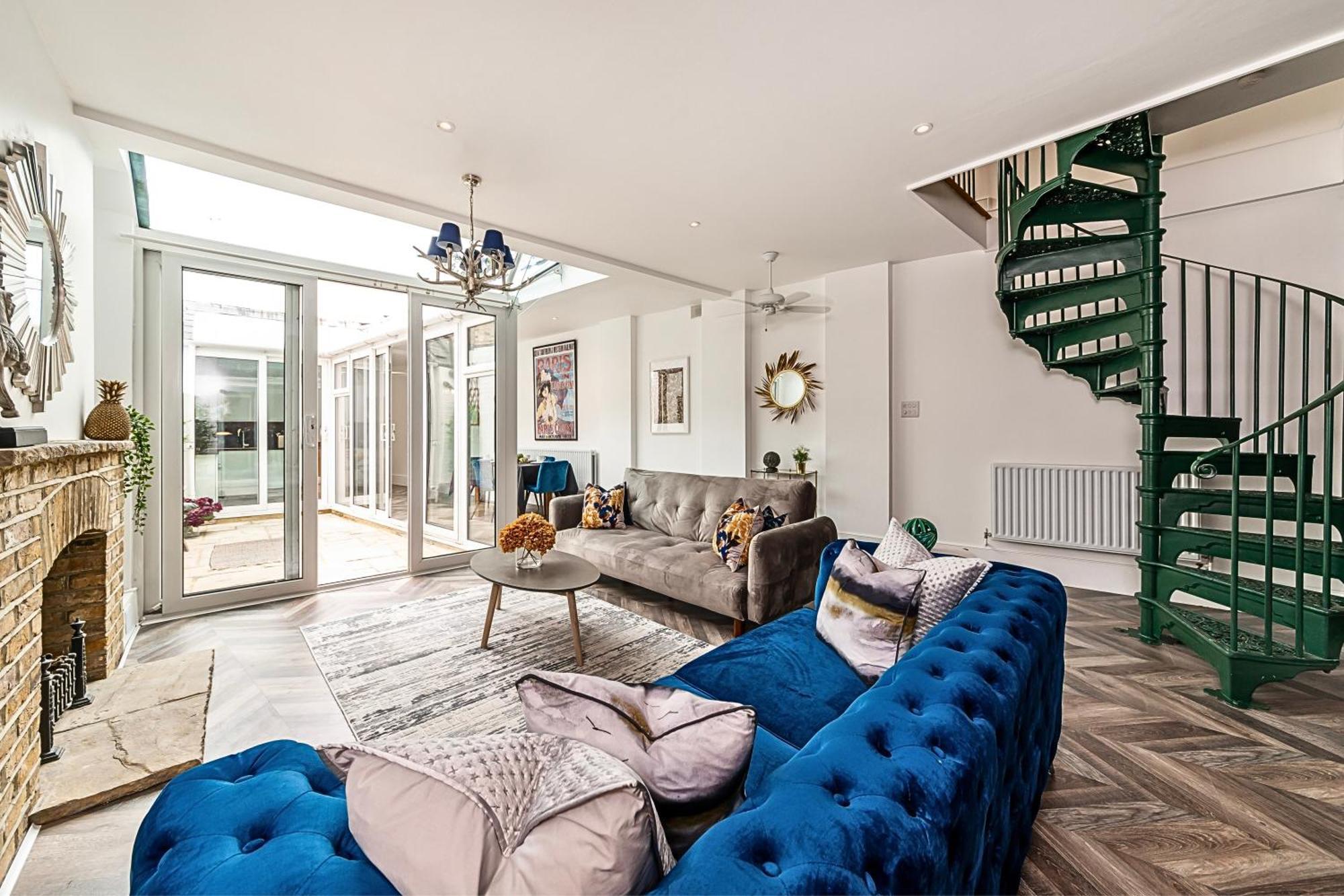 The Secret Kensington Garden Mews-2 Bedroom Full House-2 Train Lines- Spacious-kings Road- Harrods -chelsea Stadium-private Small Patio